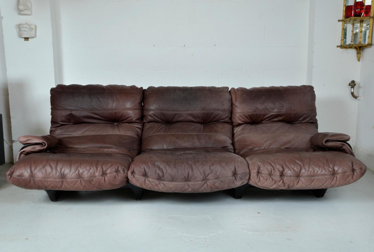 Dieses wunderschöne Sofa wurde 1971 von Michel Ducaroy für Ligne Roset entworfen. Der Marsala