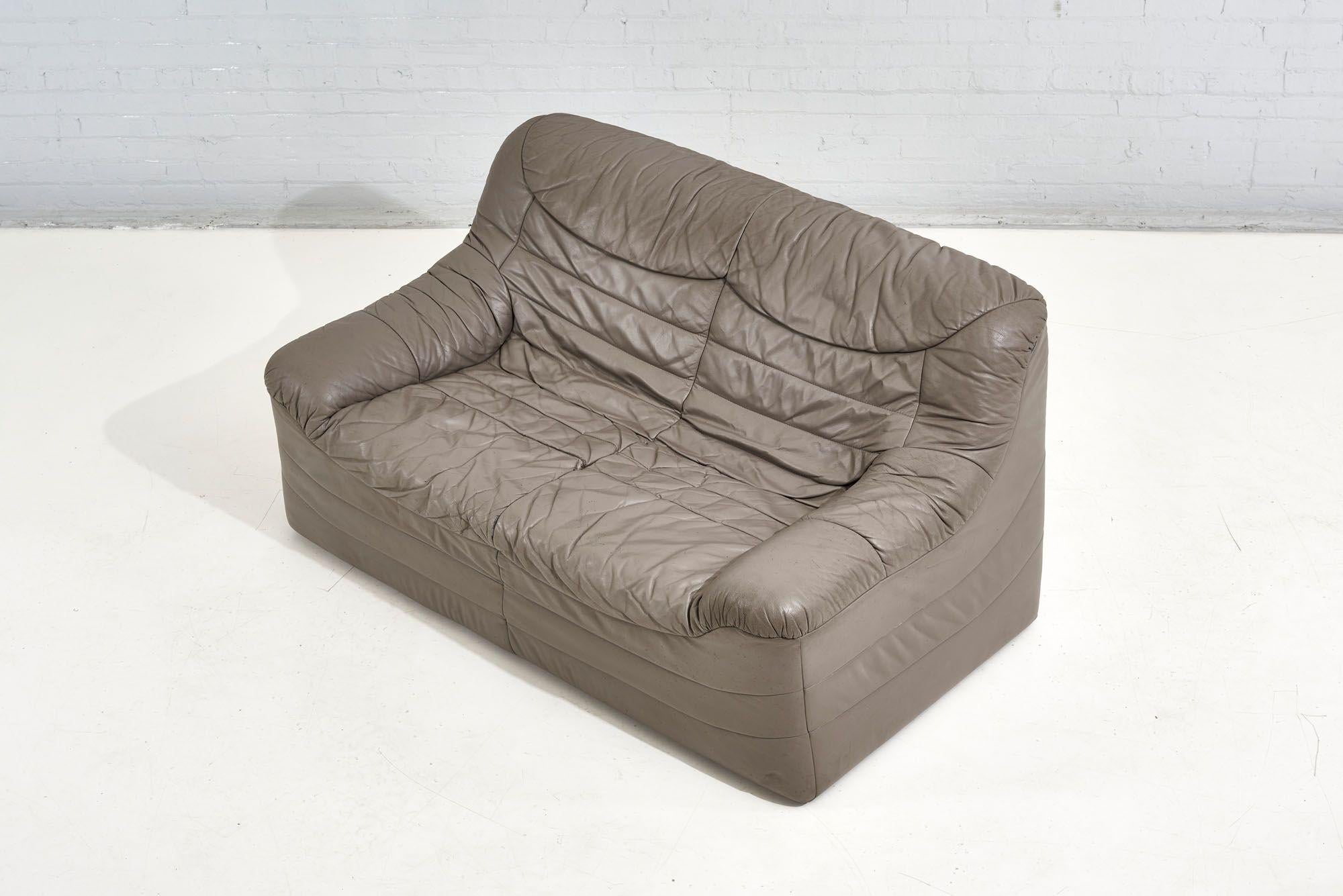 Post-Modern 1970s Leather Settee For Sale