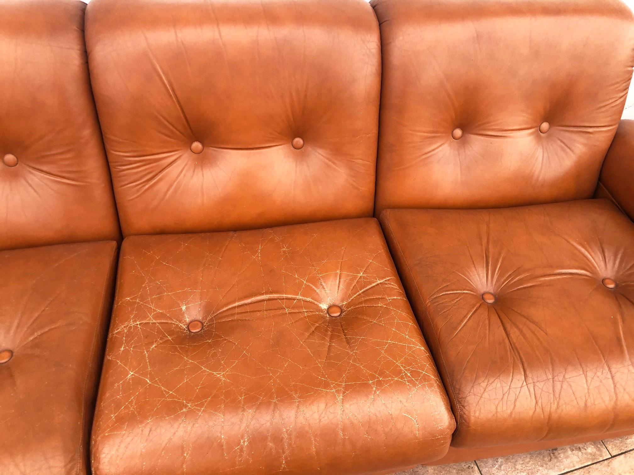 1970s Leather Sofa and Two Armchairs Vintage Light Used For Sale 4
