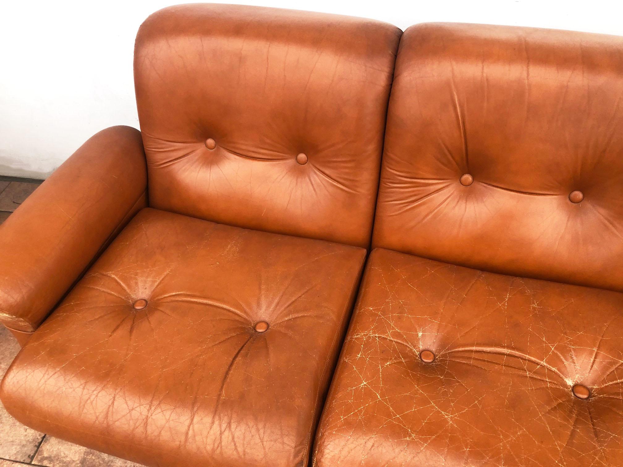 1970s Leather Sofa and Two Armchairs Vintage Light Used For Sale 5