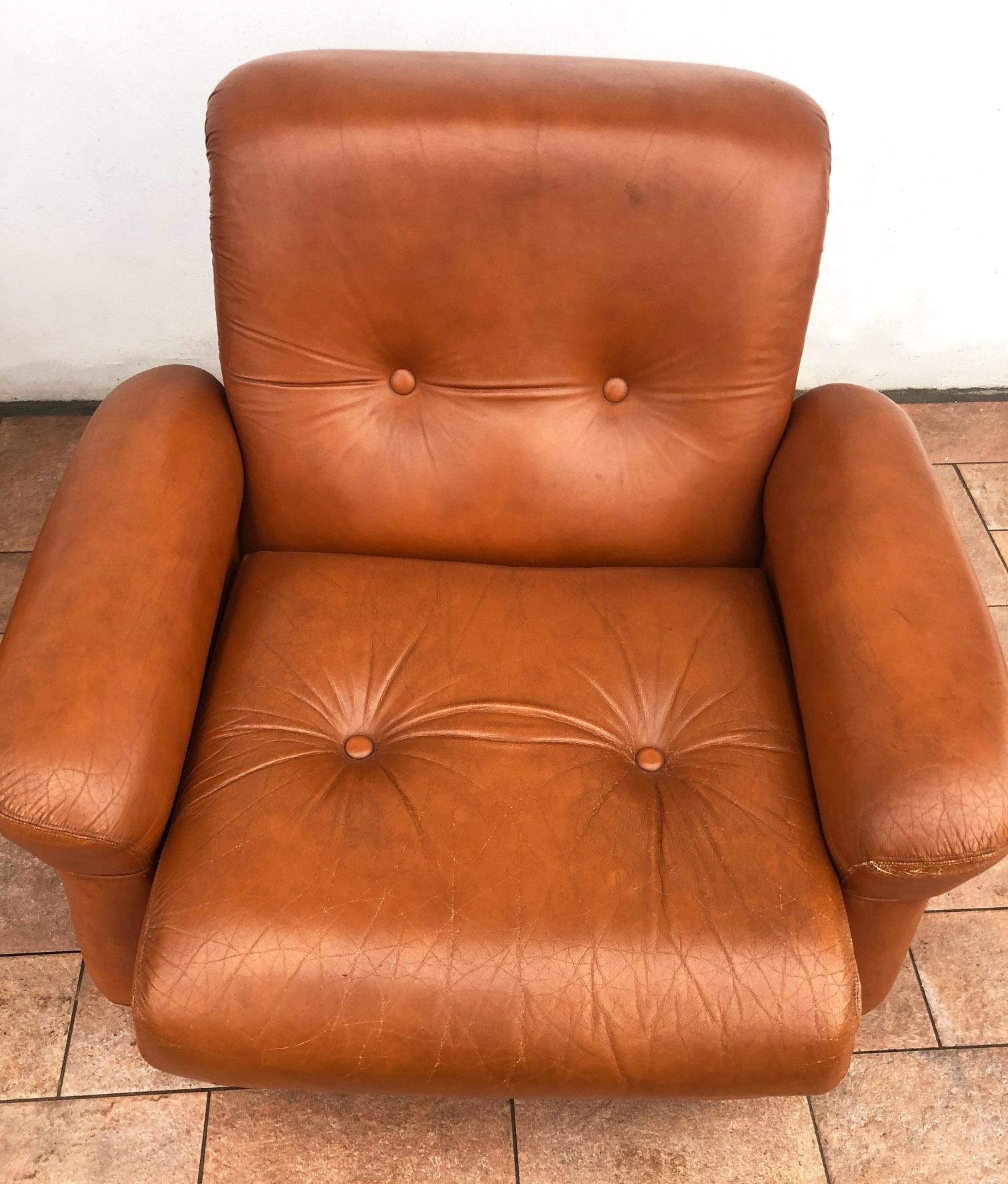 1970s Leather Sofa and Two Armchairs Vintage Light Used In Good Condition For Sale In Buggiano, IT
