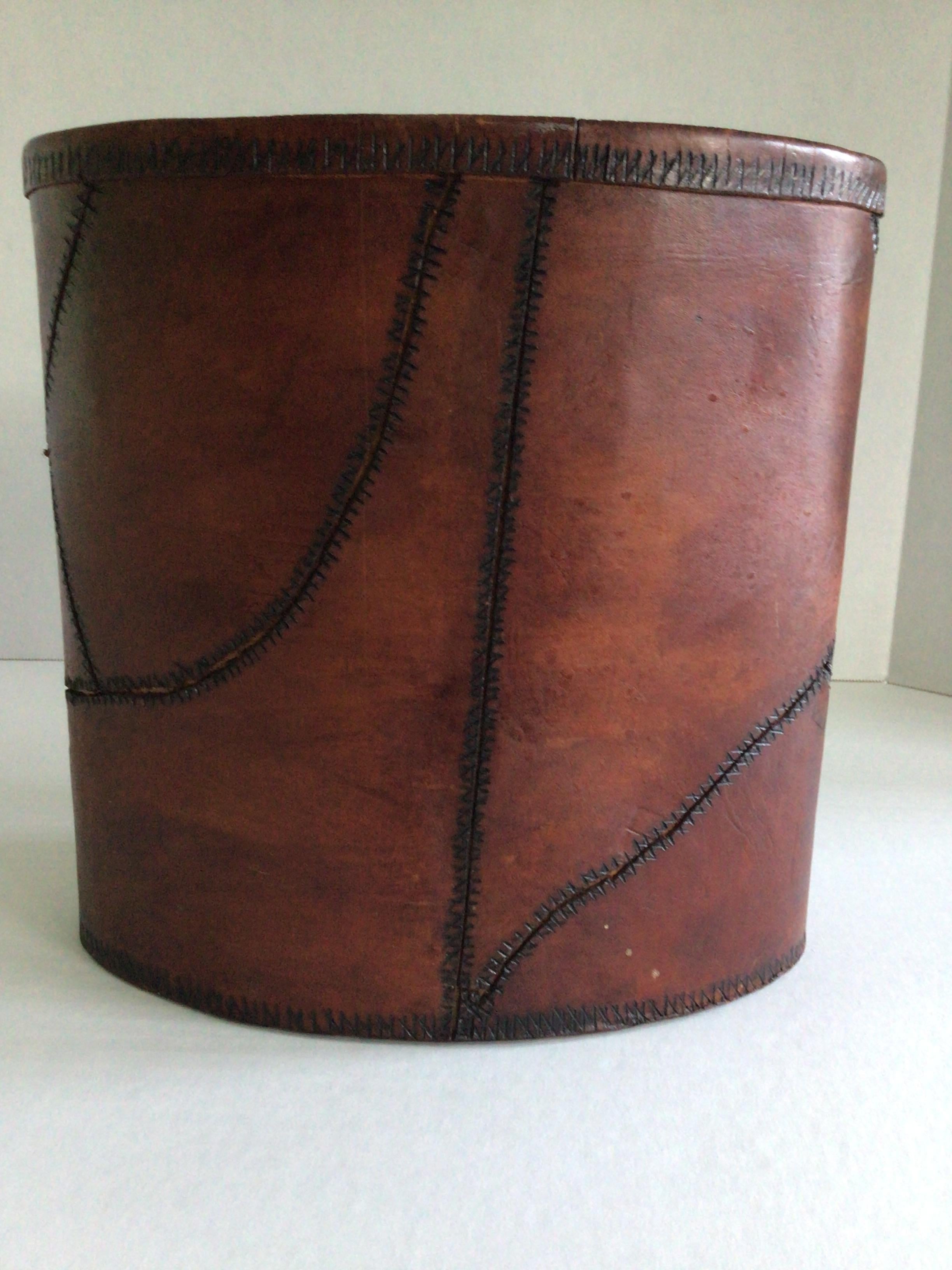 Fine XX secolo Cestino anni '70 in pelle Stitch by Stitch in vendita