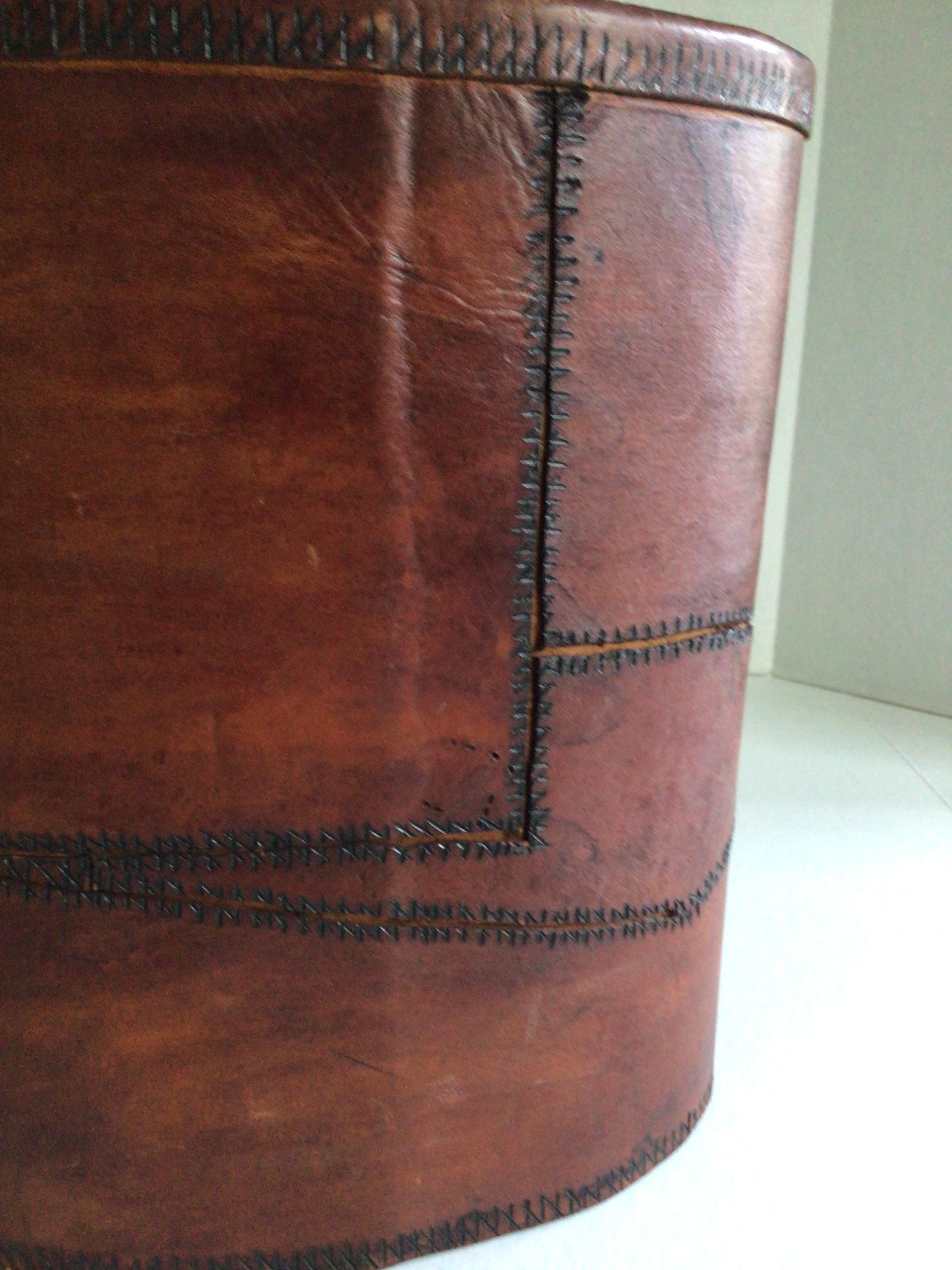 Pelle Cestino anni '70 in pelle Stitch by Stitch in vendita