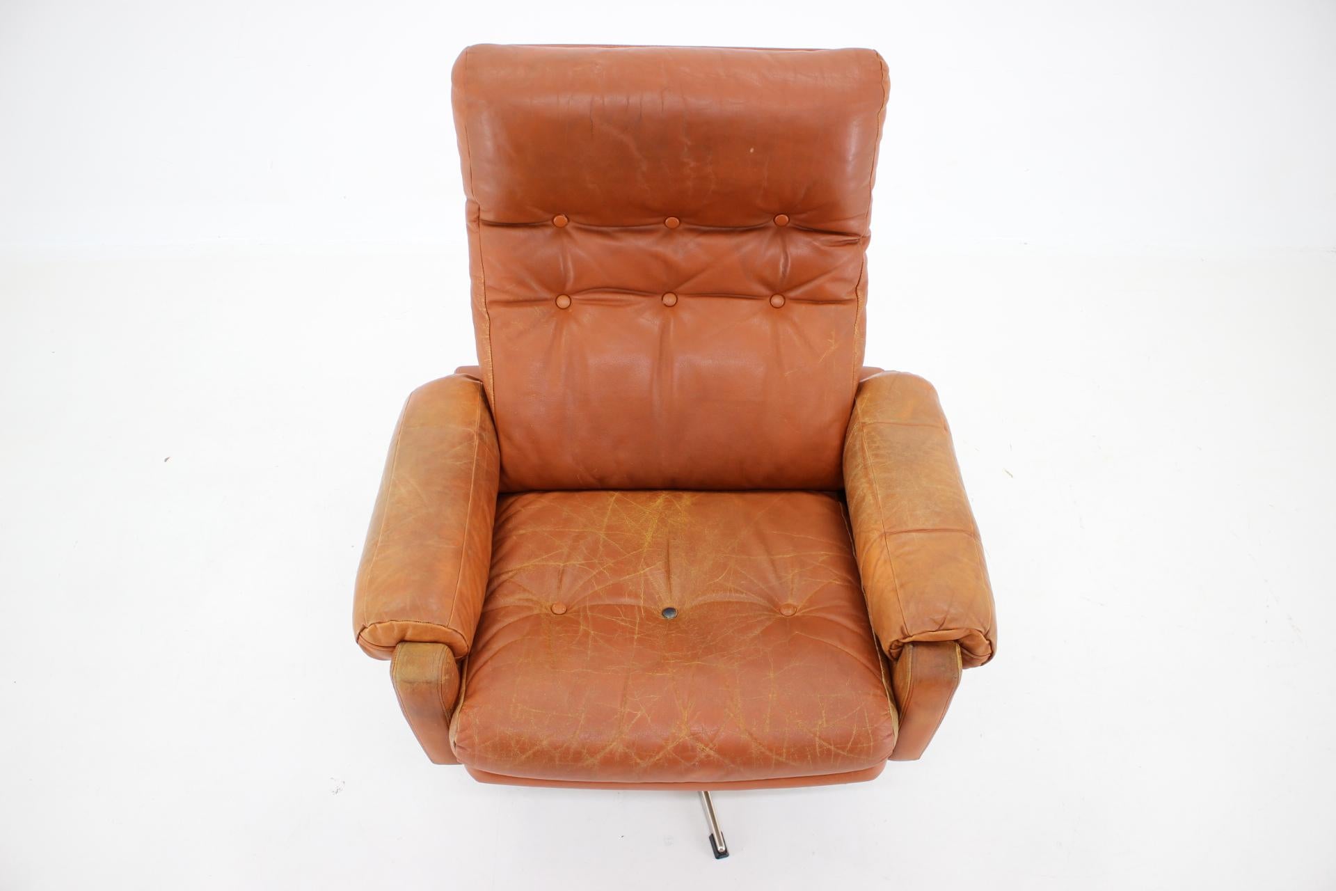 Mid-Century Modern 1970s Leather Swivel Armchair by Nili Stoppmobler, Denmark For Sale