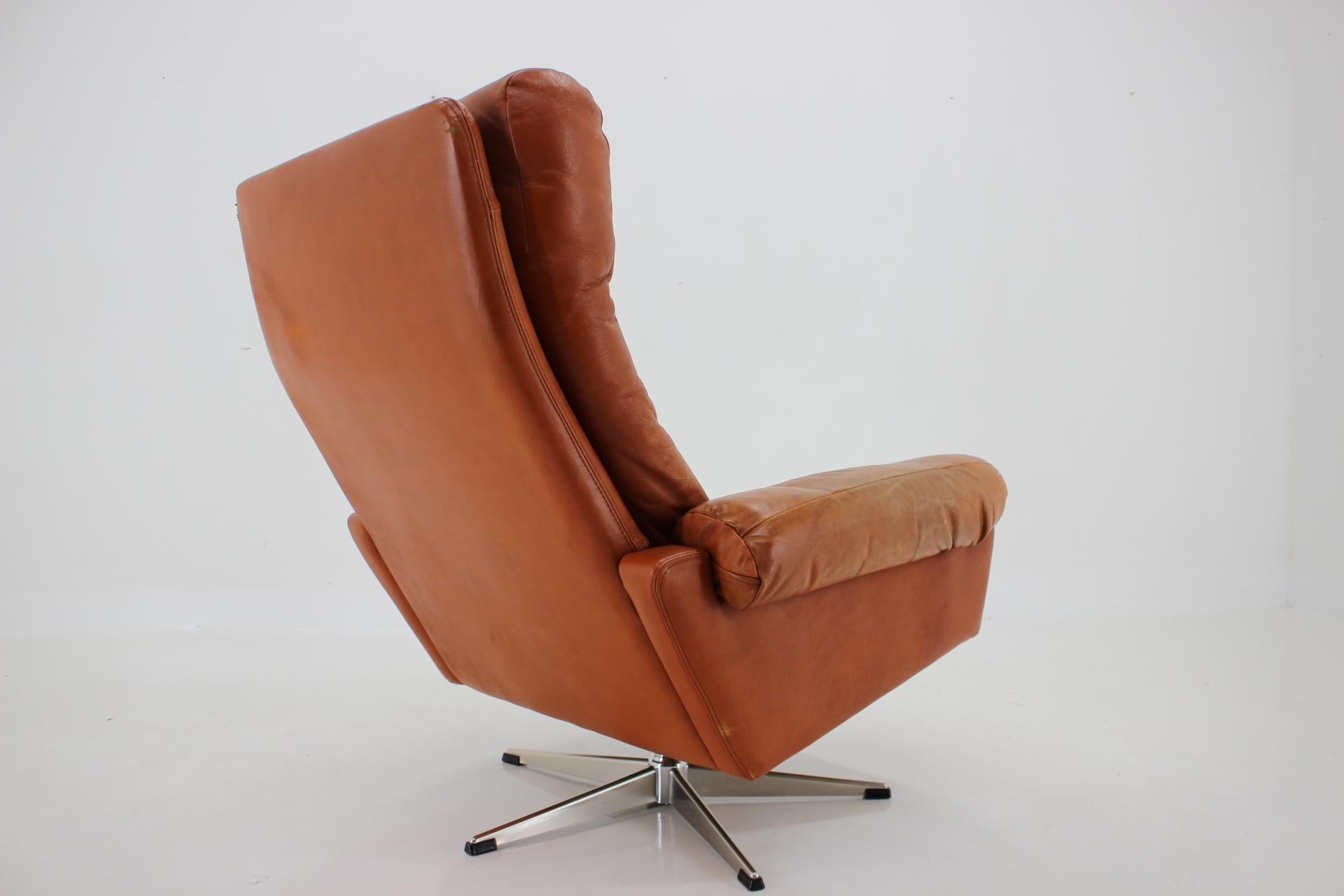 Late 20th Century 1970s Leather Swivel Armchair by Nili Stoppmobler, Denmark For Sale