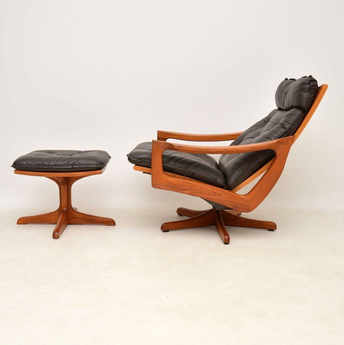 An unbelievably comfortable, top quality vintage leather armchair and stool, with solid teak frames. It was made in Norway by Lied Mobler, and it was designed by Soda Galvano. This beautiful set dates from around the 1970’s, and is in superb