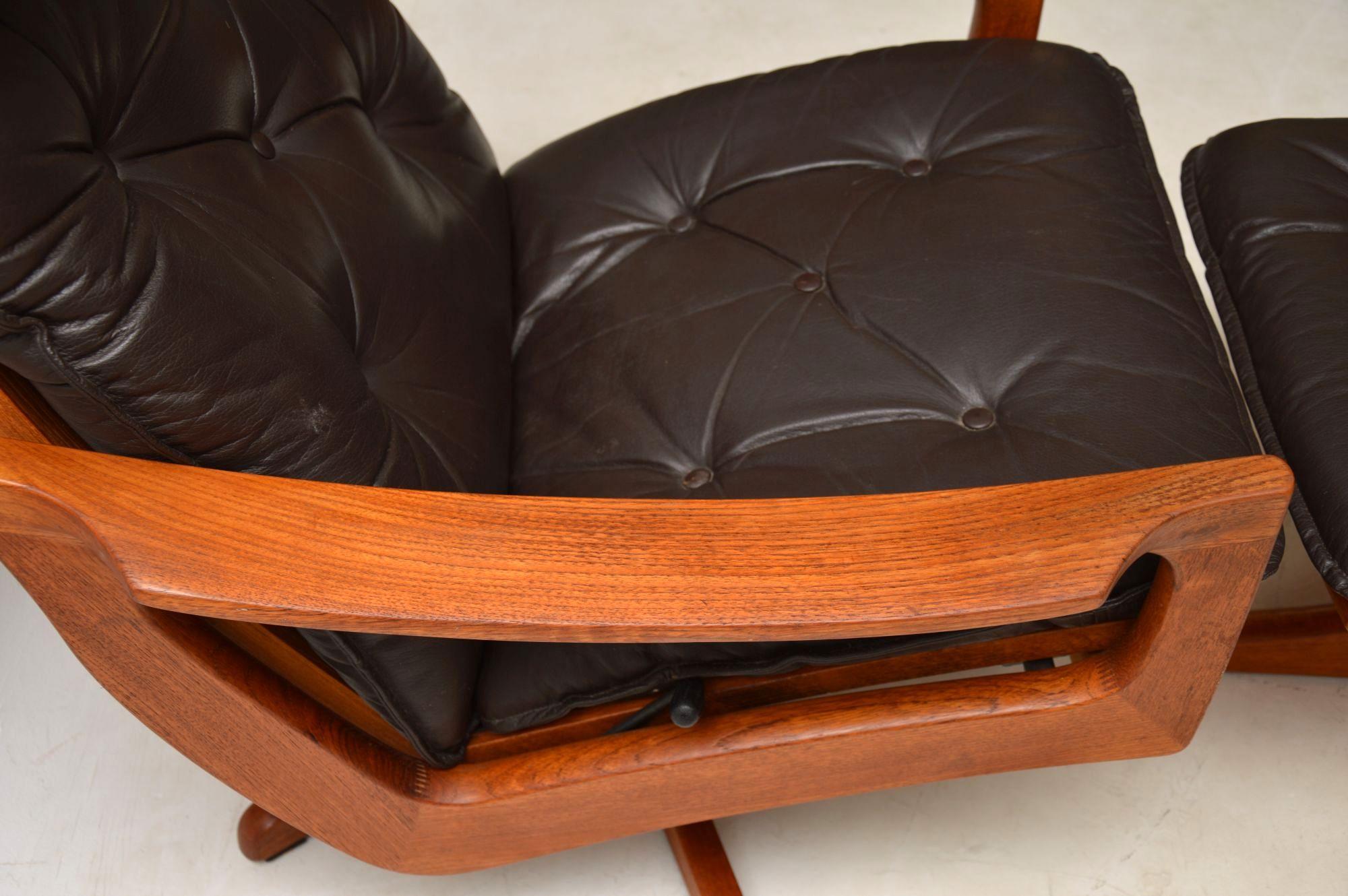 1970s Leather and Teak Reclining Armchair and Stool by Lied Mobler In Good Condition In London, GB