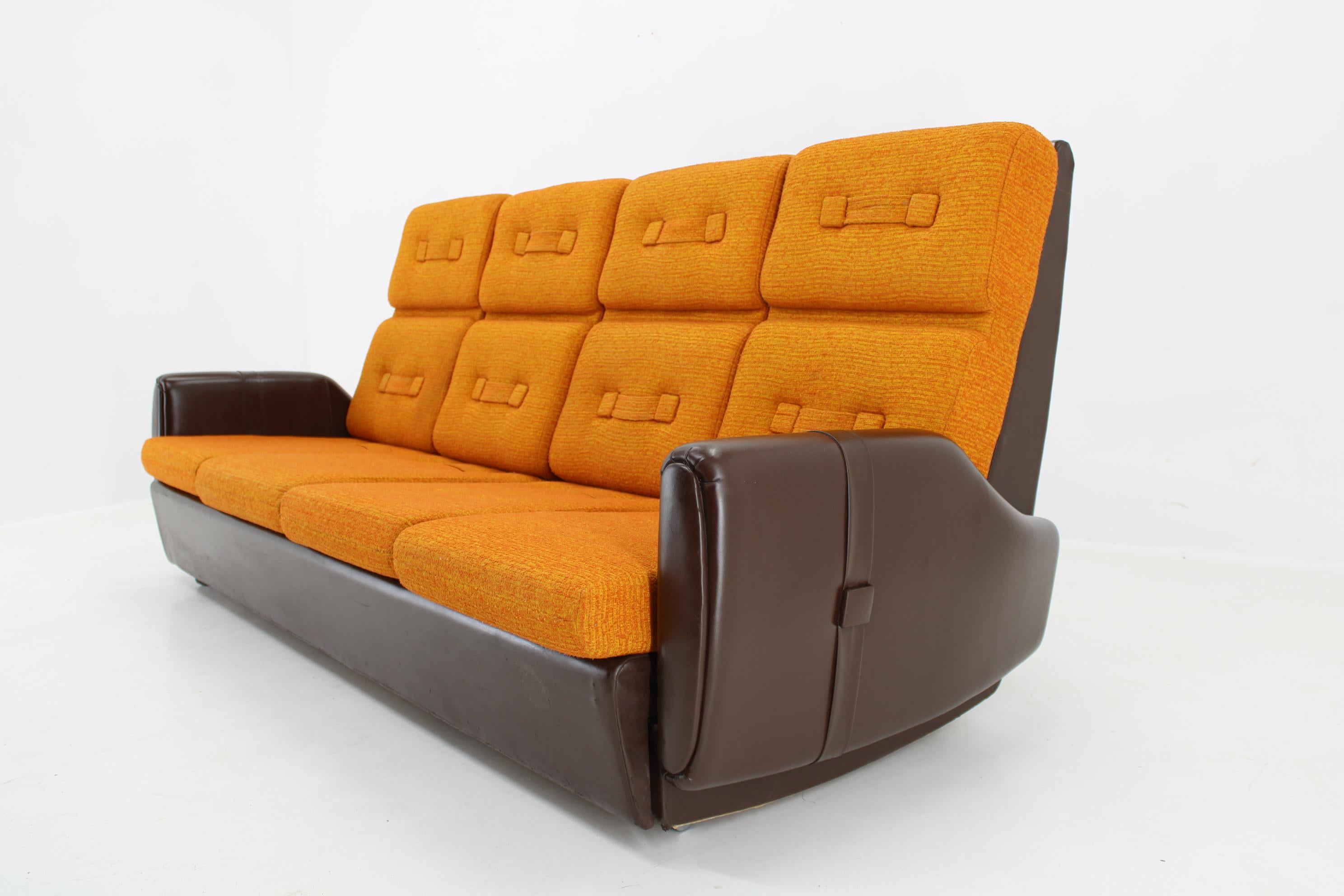 1970's Leatherette and Fabric 4-Seater Sofa, Czechoslovakia In Good Condition For Sale In Praha, CZ