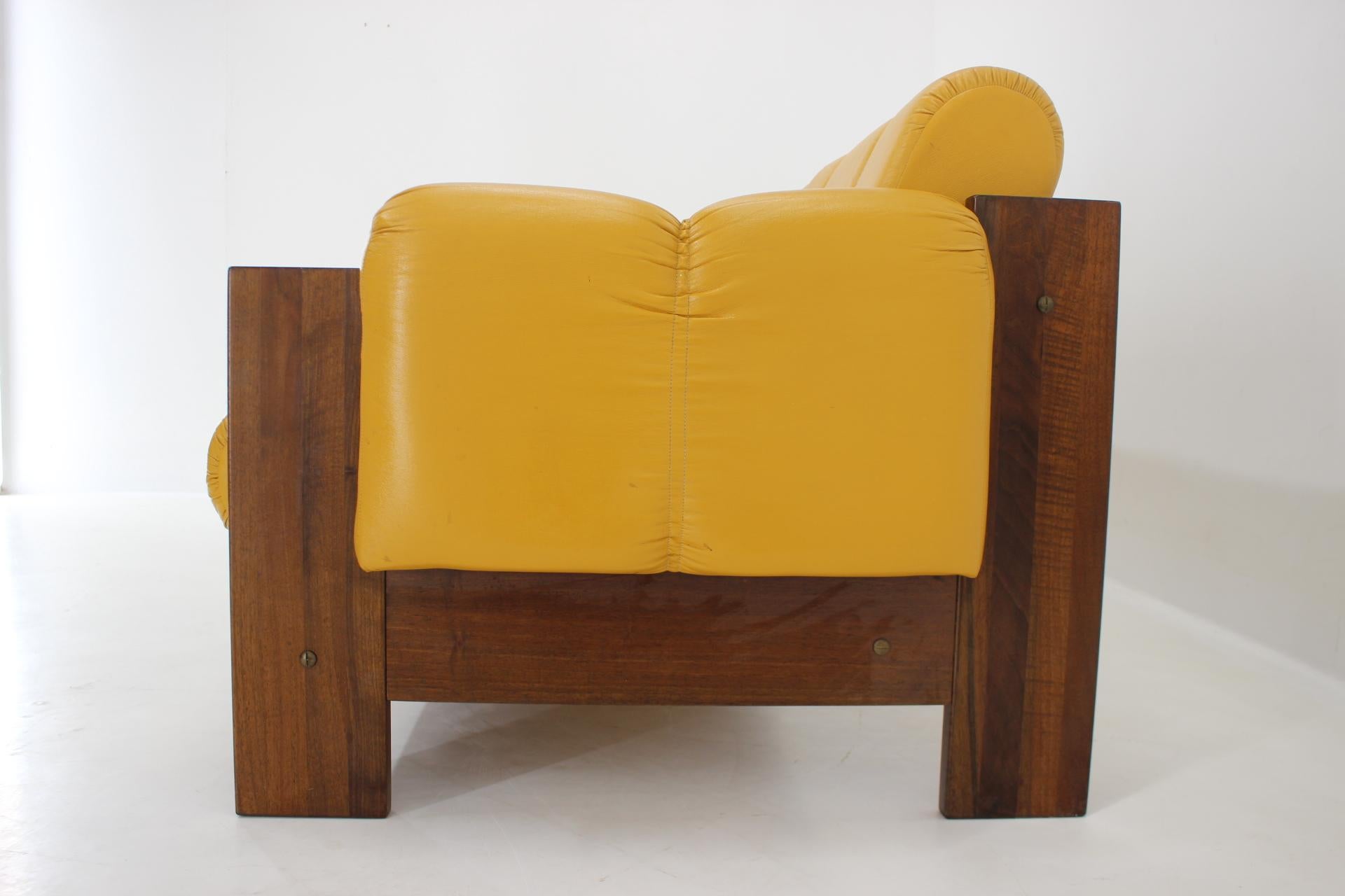 1970s Leatherette Sofa, Czechoslovakia In Good Condition In Praha, CZ