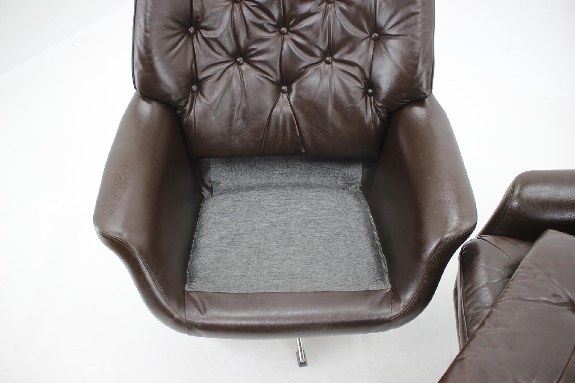 1970s Leatherette Swivel Lounge Chair For Sale 4
