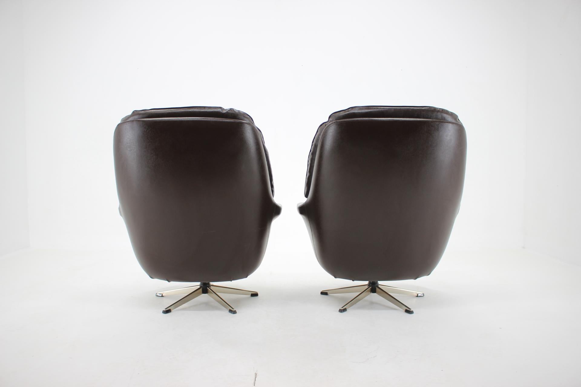 1970s Leatherette Swivel Lounge Chair For Sale 1