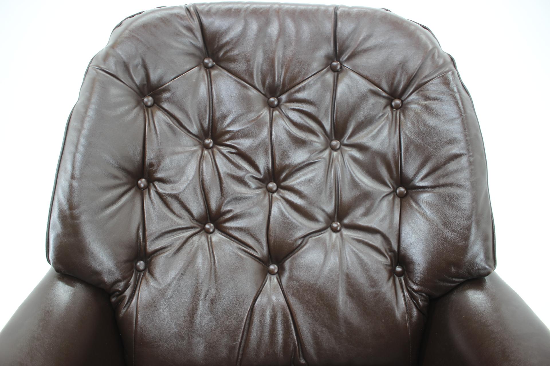 1970s Leatherette Swivel Lounge Chair For Sale 3