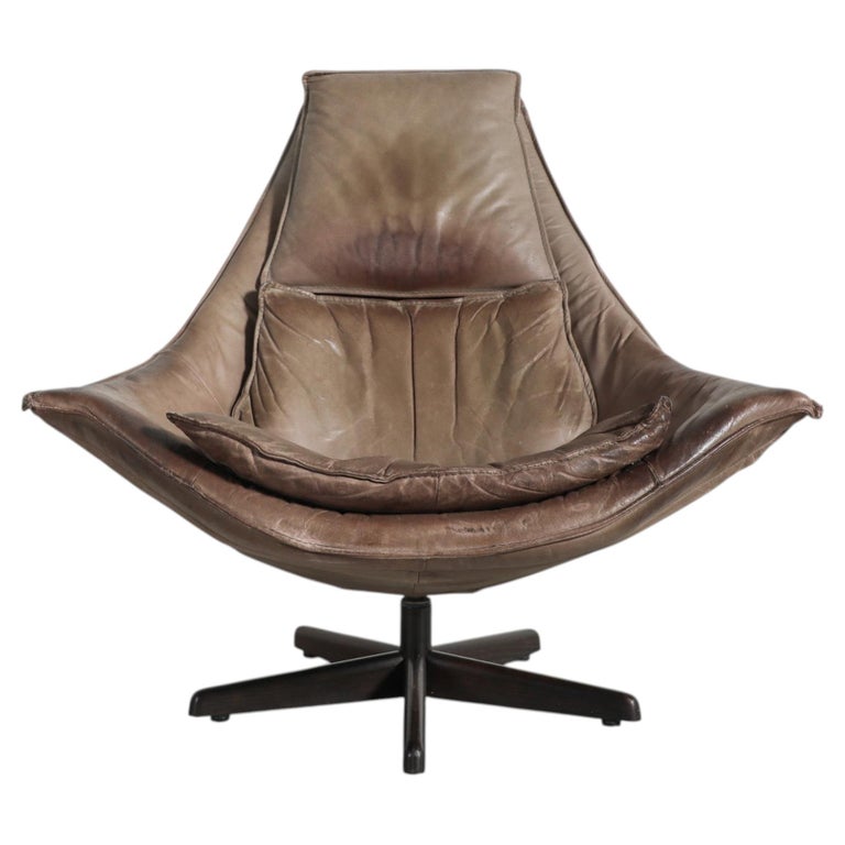 1970s Leolux Master Buffalo Leather Brutalist Swivel Lounge Chair