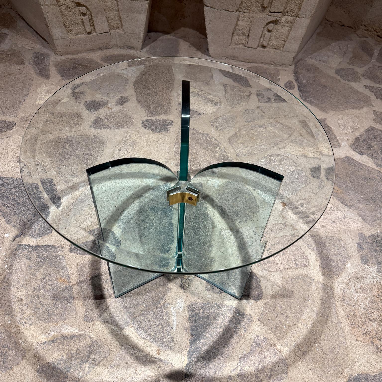 Table d'appoint en verre des années 1970 Leon Rosen pour The Pace Collection en vente 3