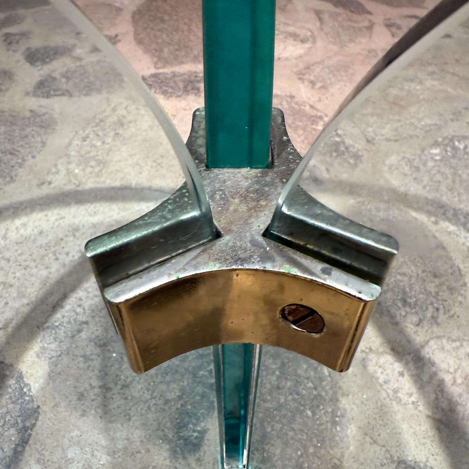 Table d'appoint en verre des années 1970 Leon Rosen pour The Pace Collection en vente 4