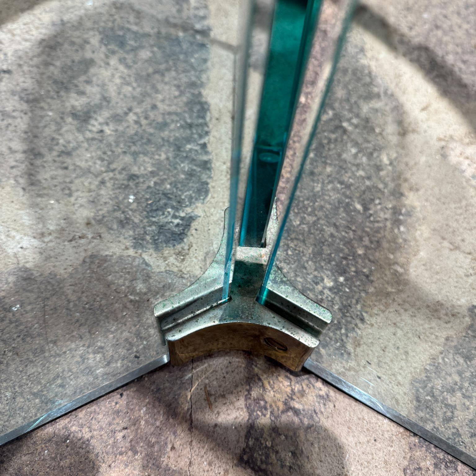 Table d'appoint en verre des années 1970 Leon Rosen pour The Pace Collection en vente 6