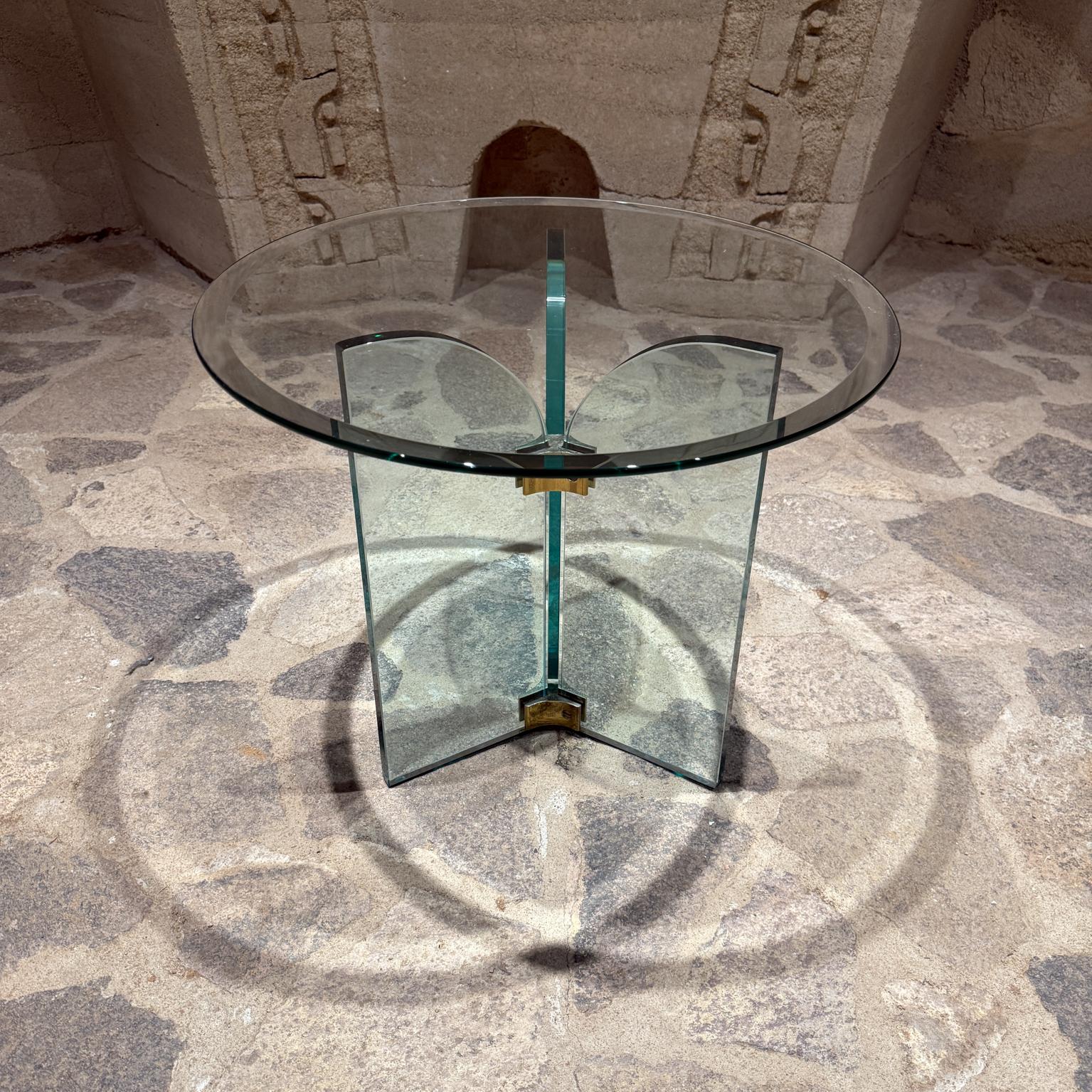 Américain Table d'appoint en verre des années 1970 Leon Rosen pour The Pace Collection en vente