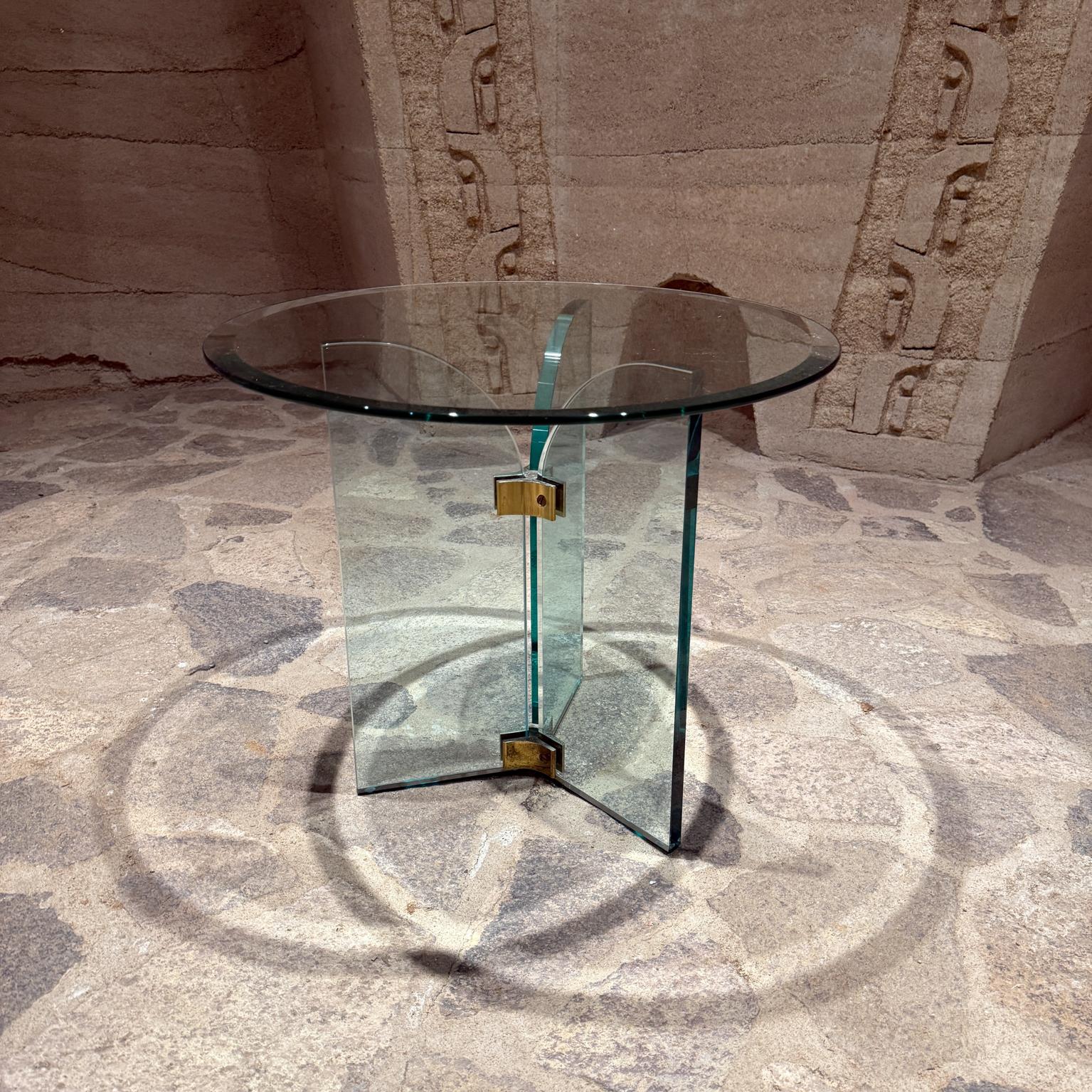 20ième siècle Table d'appoint en verre des années 1970 Leon Rosen pour The Pace Collection en vente