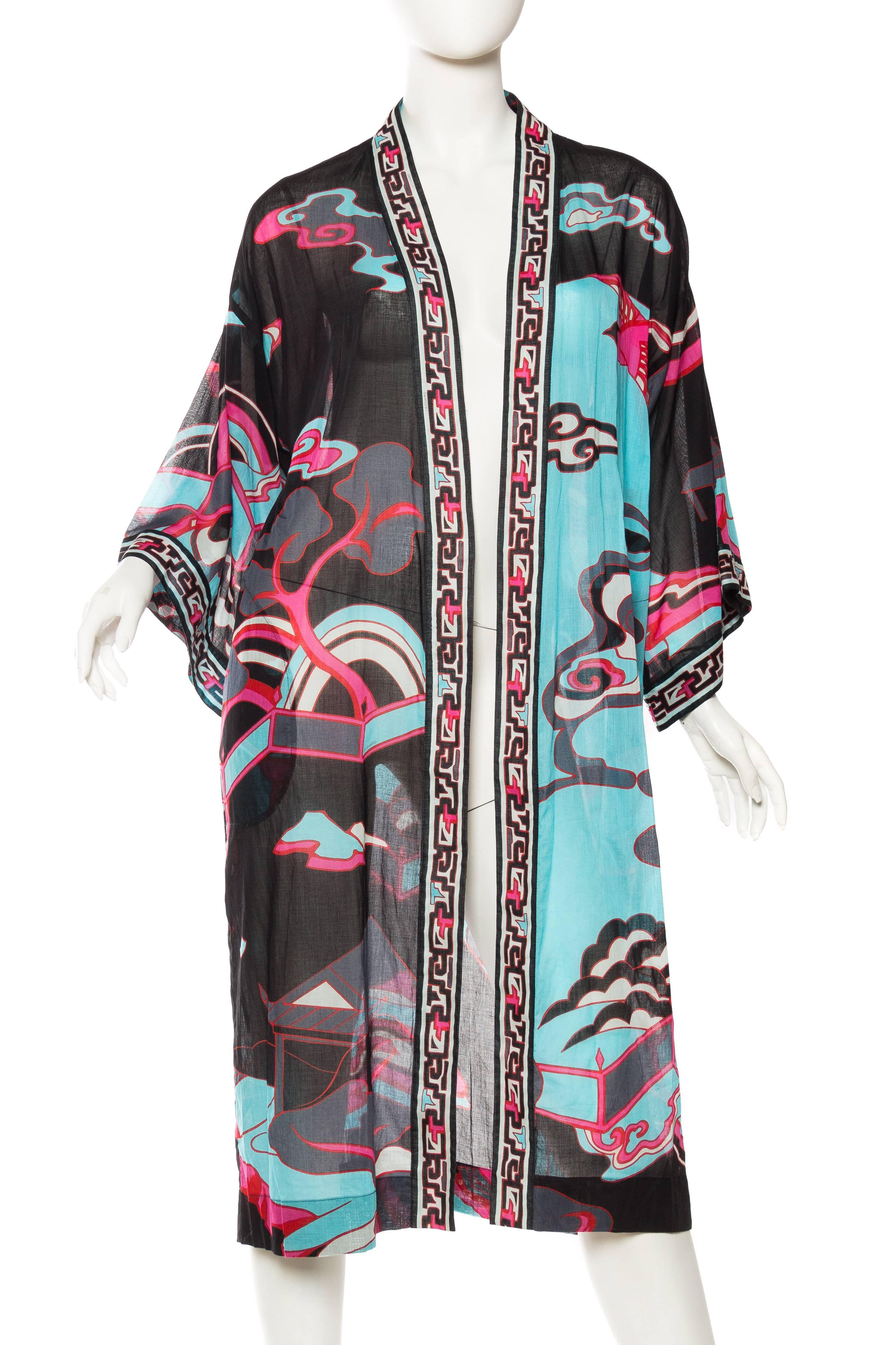 1970s LEONARD Black & Pink Cotton Voile Stylized Asian Printed Kimono  In Excellent Condition In New York, NY