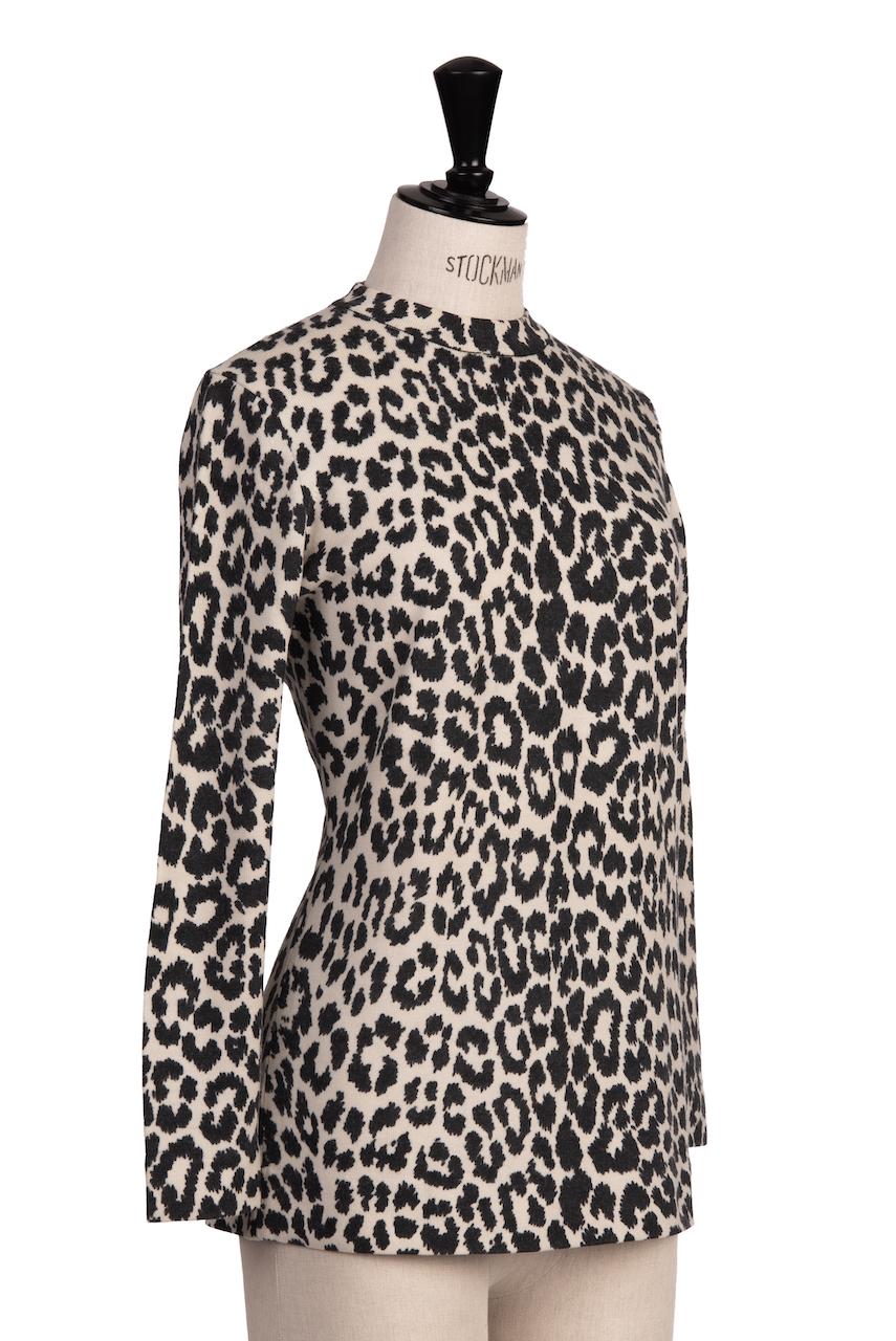 Sophisticated Léonard Fashion Paris black and cream leopard print wool blend knit top from the 1970s.

The eye-catching vintage Léonard Fashion Paris top is the different-coloured and slightly smaller twin of the one in shades of brown available