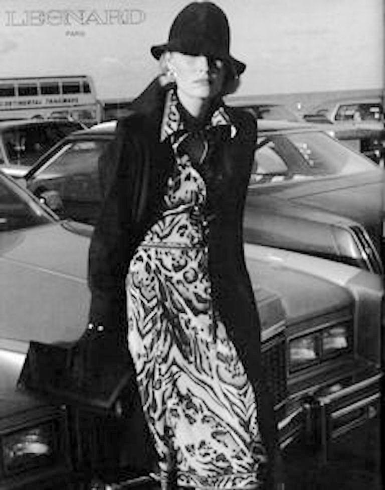1970er LEONARD Fashion Paris Stricktop aus Wollmischung mit Leopardenmuster in Schwarz und Weiß im Angebot 4