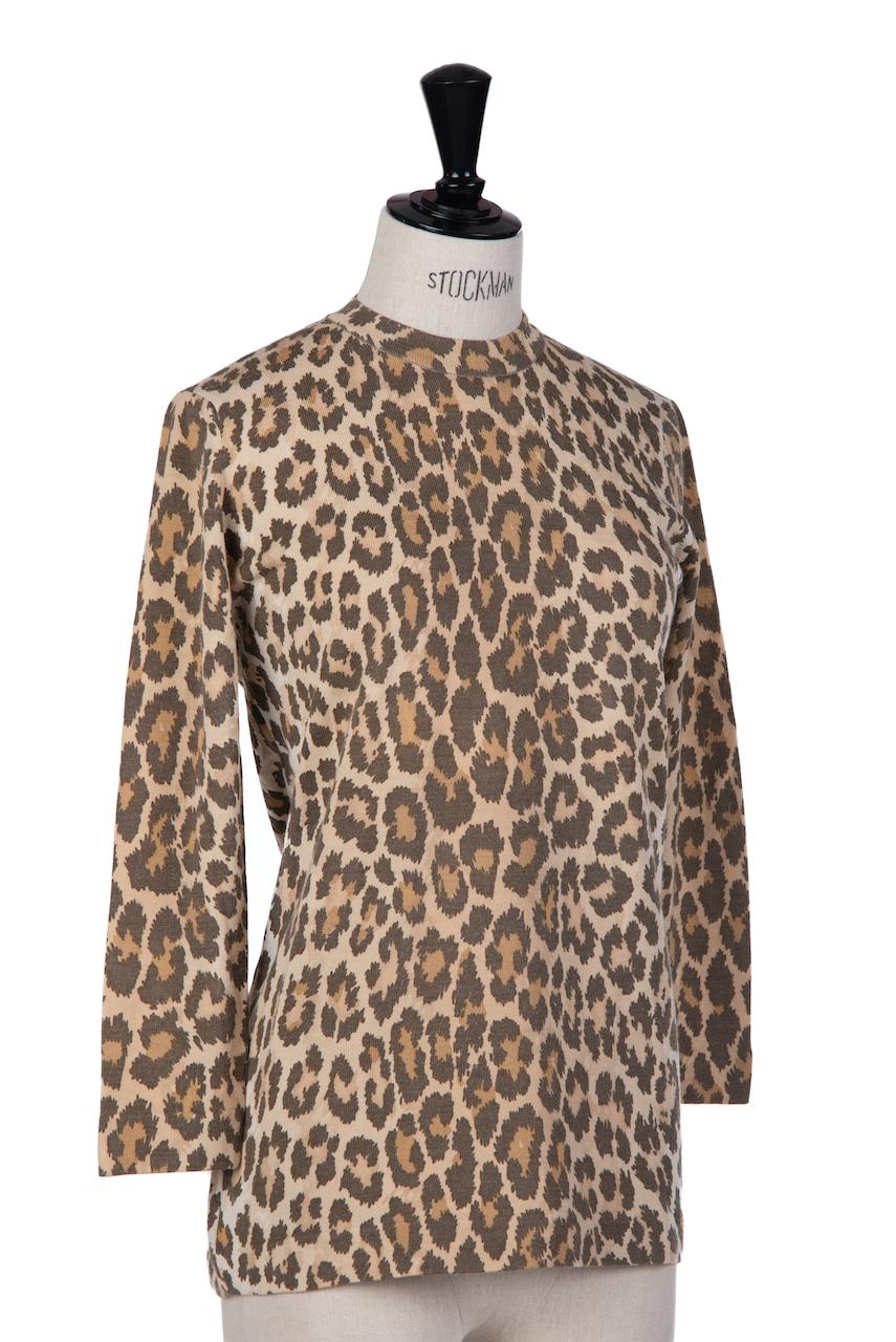 Raffiniertes Strickoberteil aus Wollmischung mit Leopardenmuster von Léonard Fashion Paris in Brauntönen aus den 1970er Jahren.

Das auffällige Vintage-Top von Léonard Fashion Paris ist der andersfarbige und etwas größere Zwilling des ebenfalls hier
