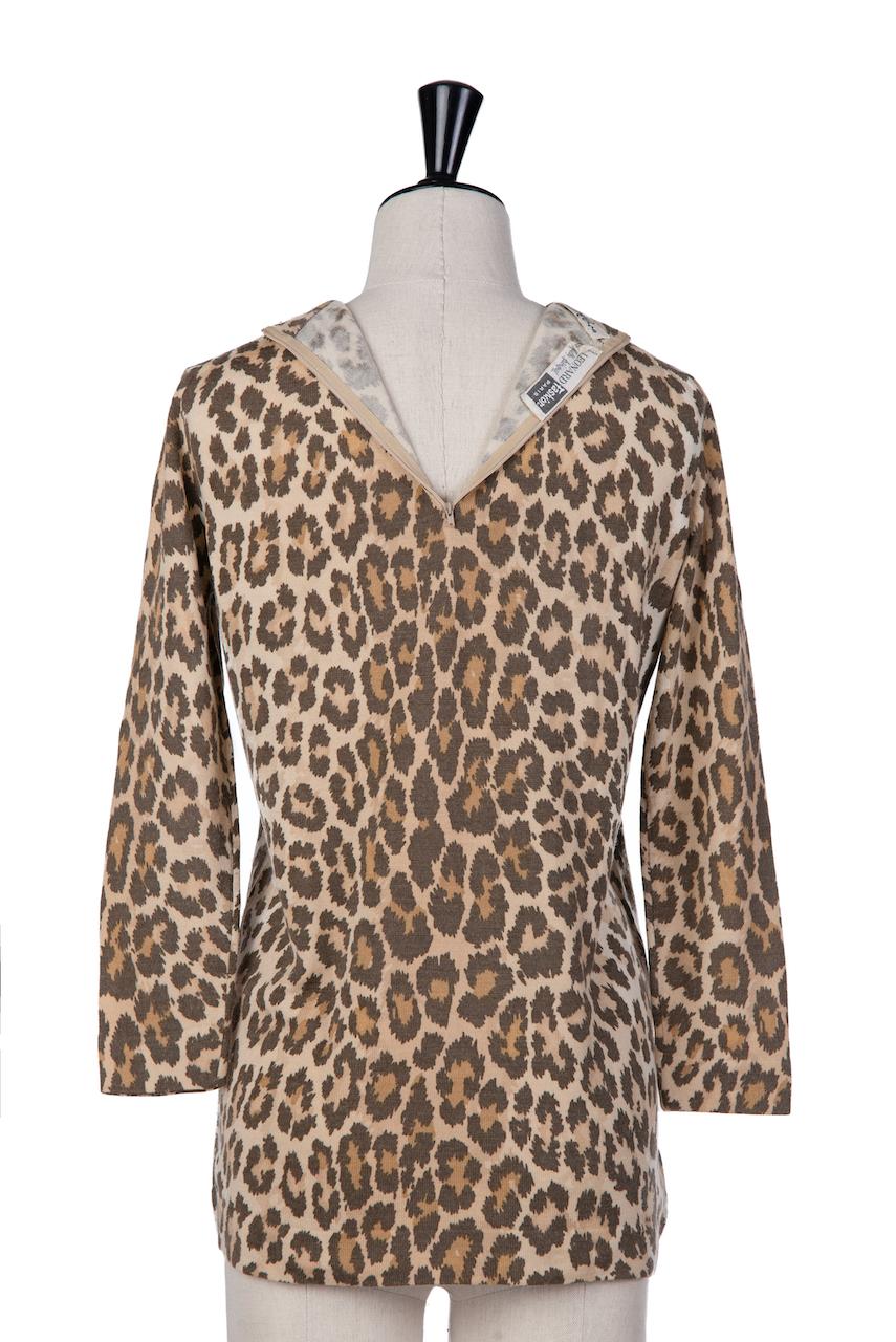 1970er LEONARD Fashion Paris Braunes Stricktop aus Wollmischung mit Tier-Leopardendruck im Angebot 1