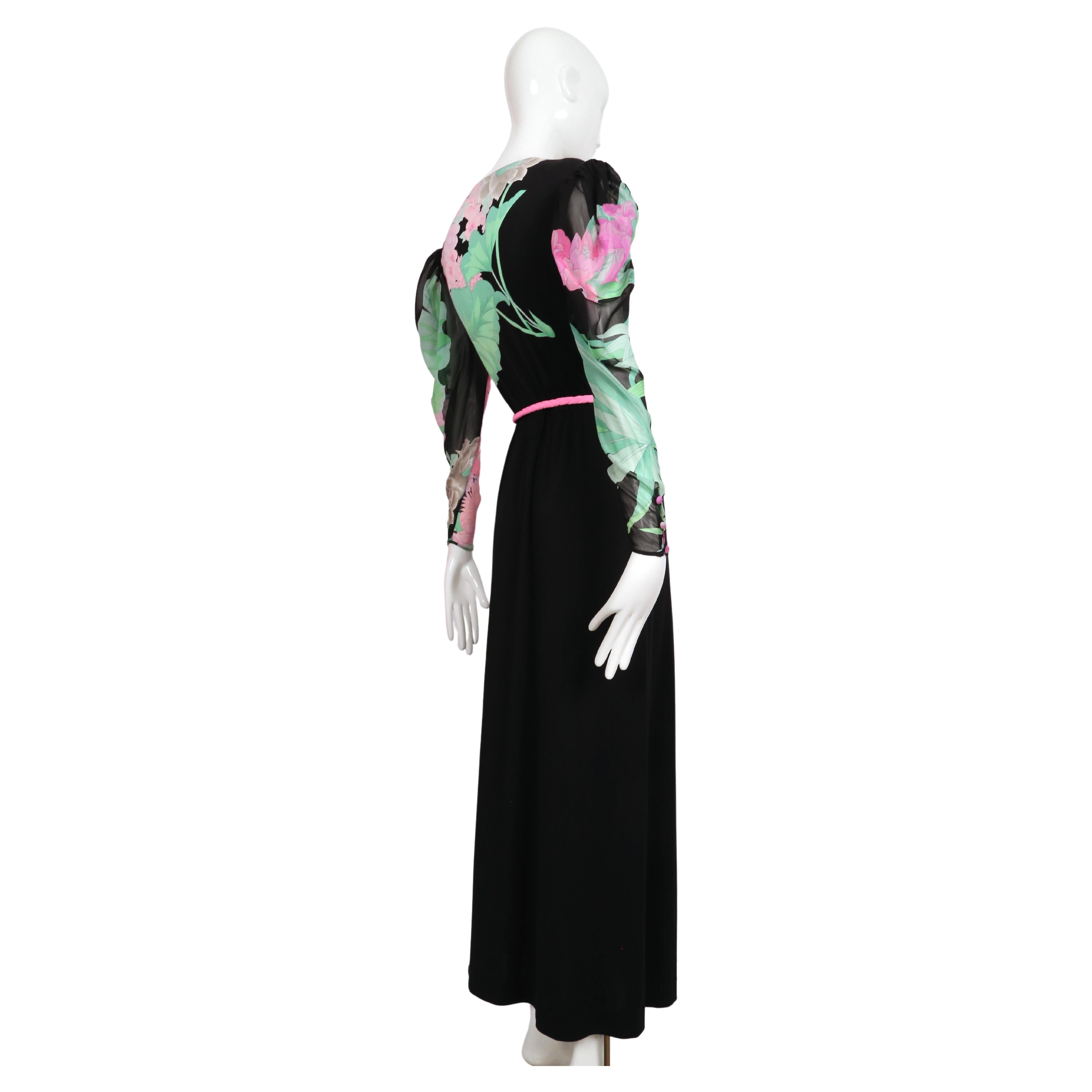 1970er LEONARD von Paris Kleid aus Seidenjersey mit Blumendruck im Angebot 1