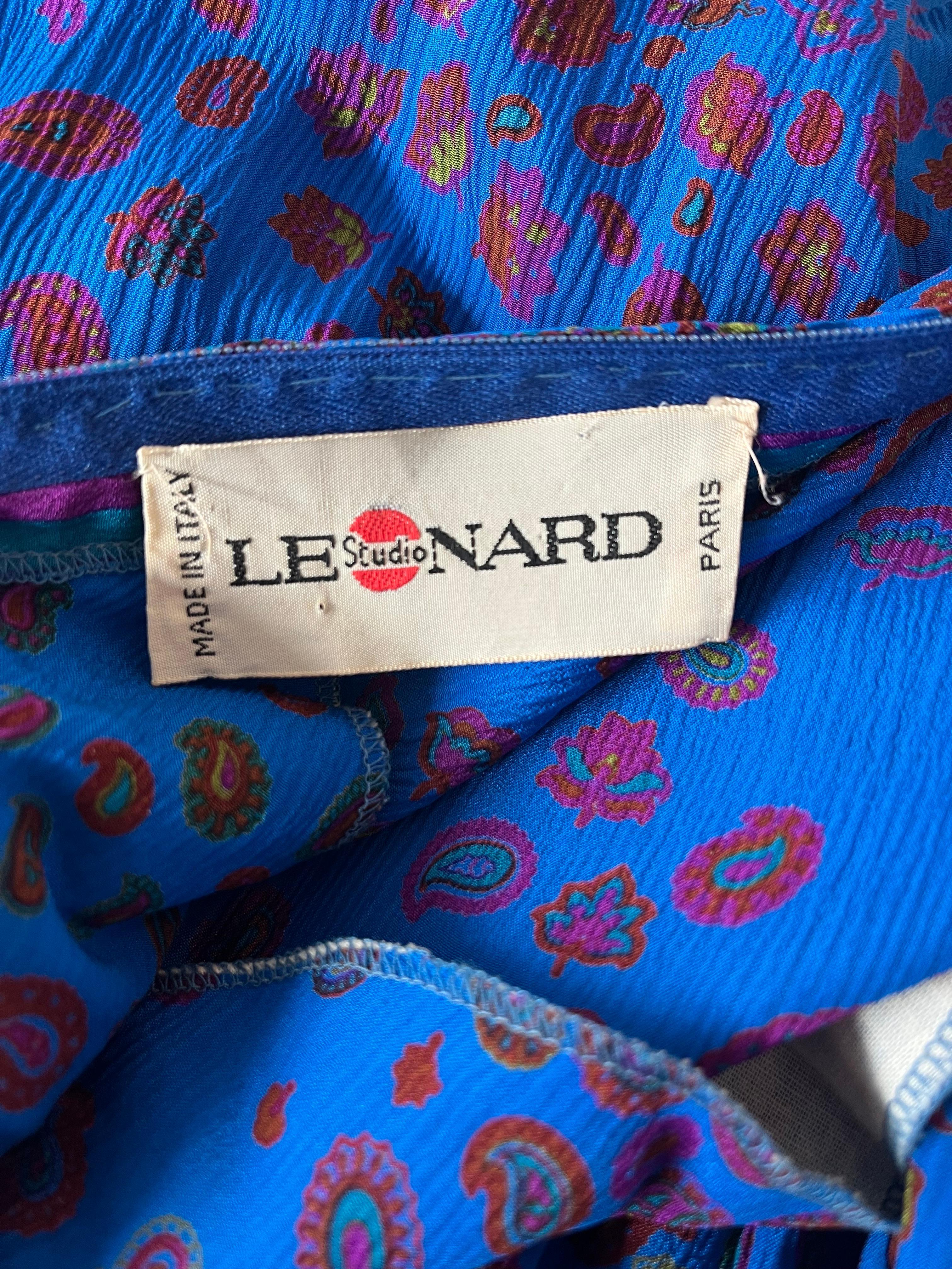 1970er Leonard Paris Paisley Seidenkleid im Zustand „Gut“ im Angebot in Miami, FL