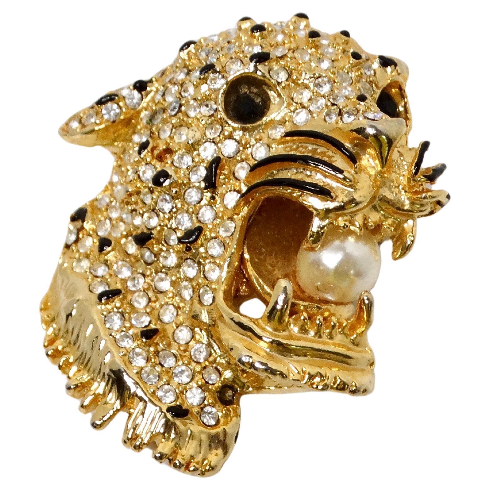 Broche de oro con incrustaciones de leopardo y perla de los años 70