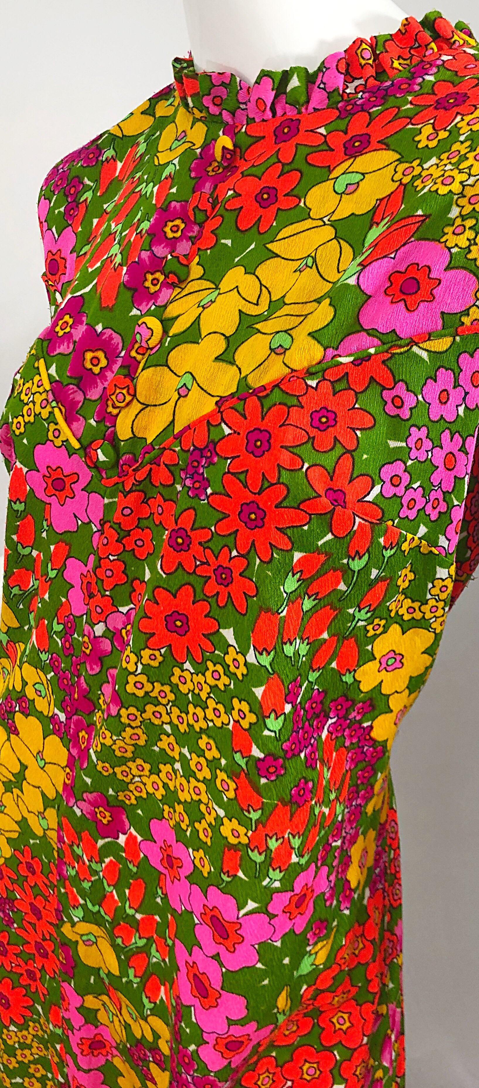 1970s Liberty House Plus Size XL Colorful Neon Flower Print 70s Maxi Dress In Excellent Condition For Sale In San Diego, CA