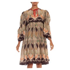 1970S LIBERTY OF LONDON Estampa metálica Art Nouveau de algodón en tonos marrones y neutros