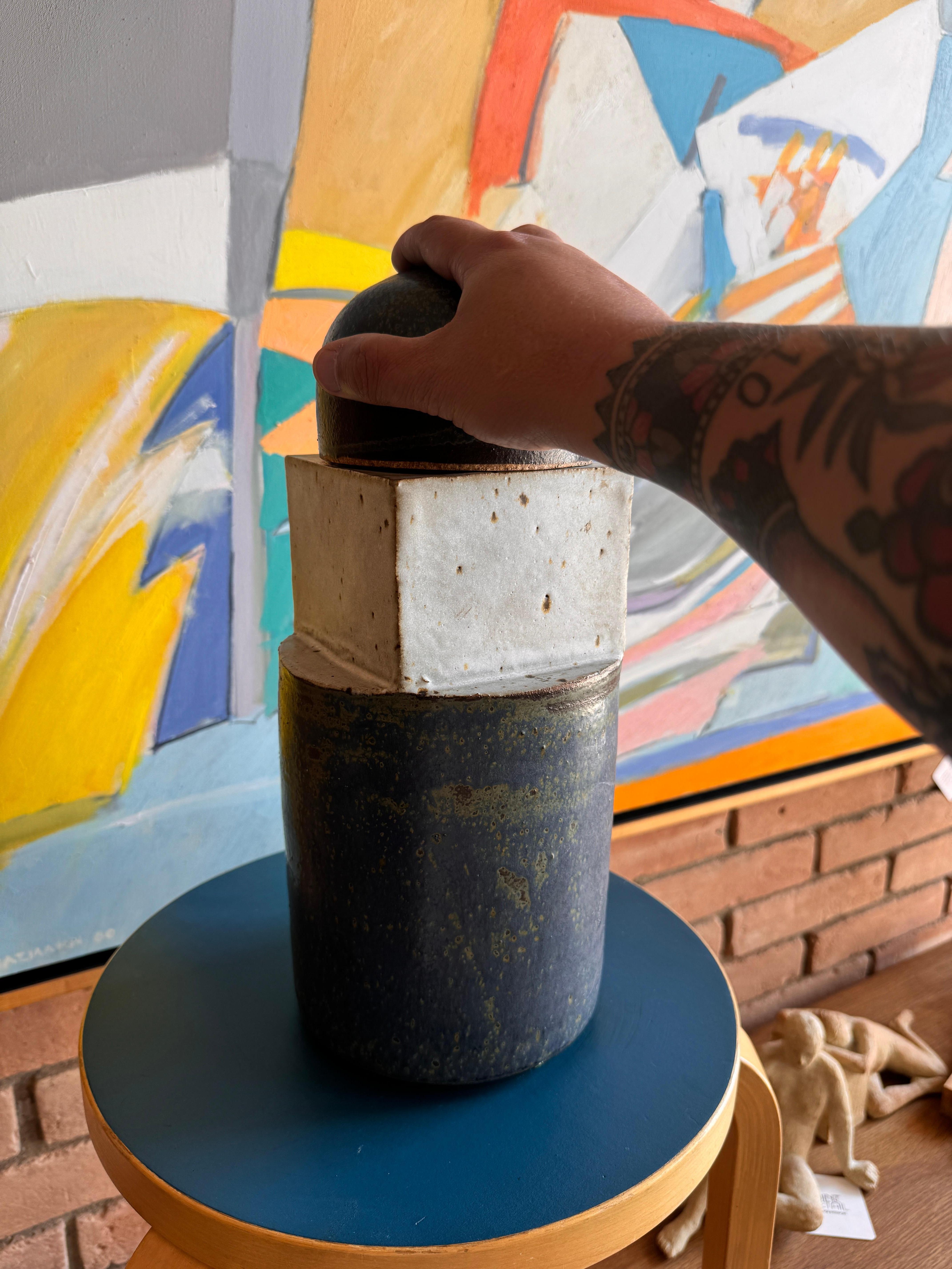 Vaso con coperchio degli anni '70 di Gerry Williams, Ceramica, Vasaio elencato in vendita 4