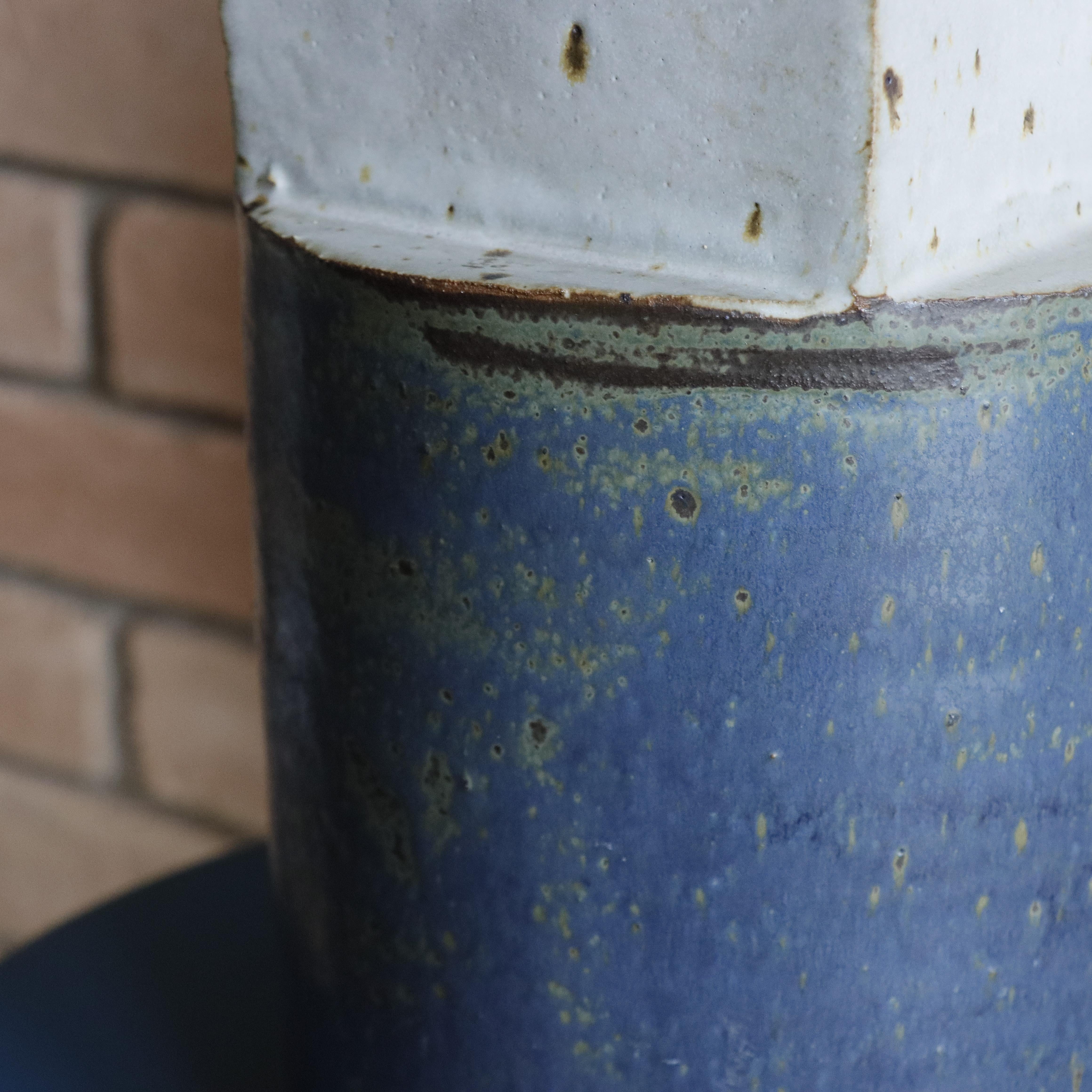 Vaso con coperchio degli anni '70 di Gerry Williams, Ceramica, Vasaio elencato in vendita 2
