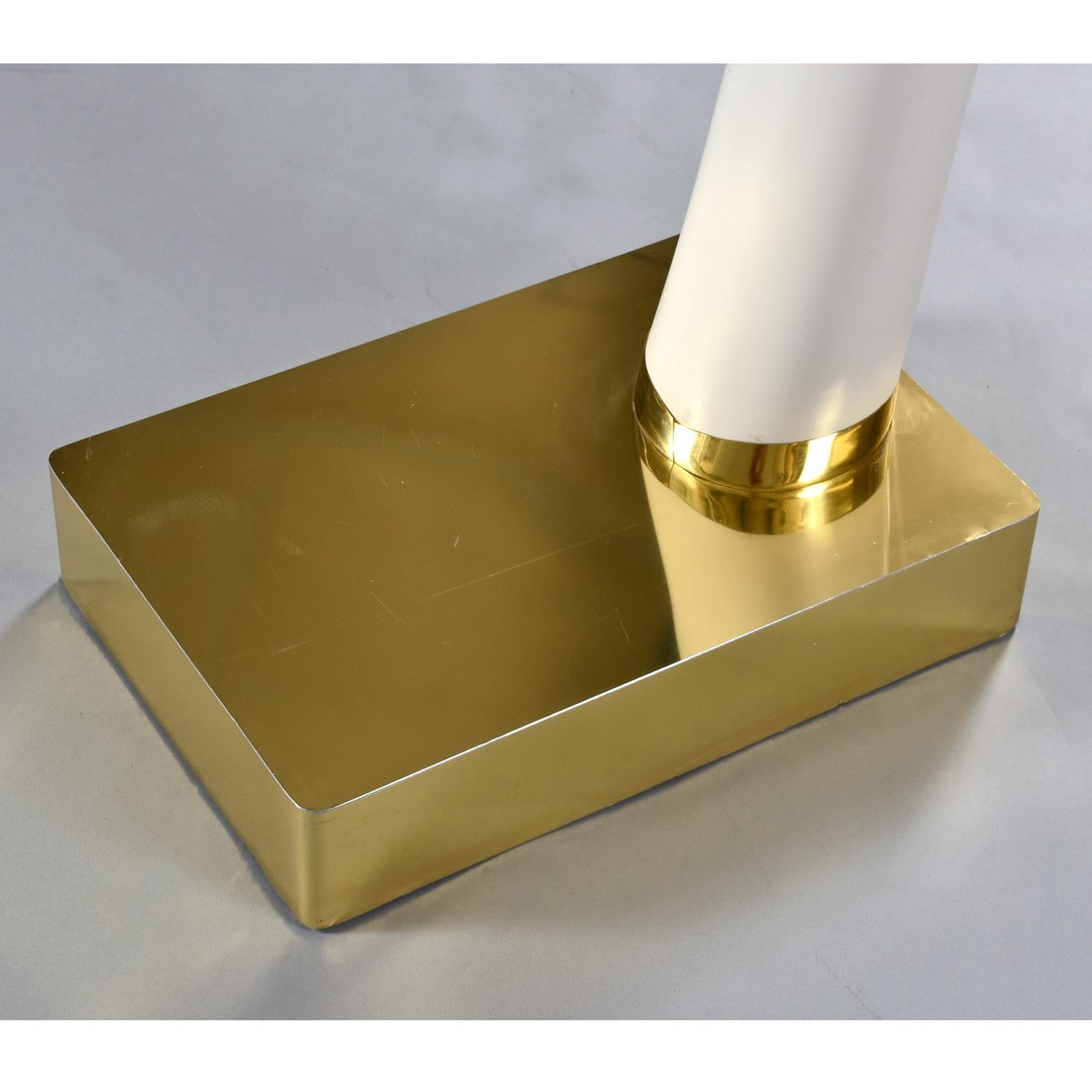 1970's Leben Größe Faux Elfenbein Elefanten Stoßzähne montiert auf Gold farbigen Metall-Basen im Angebot 1