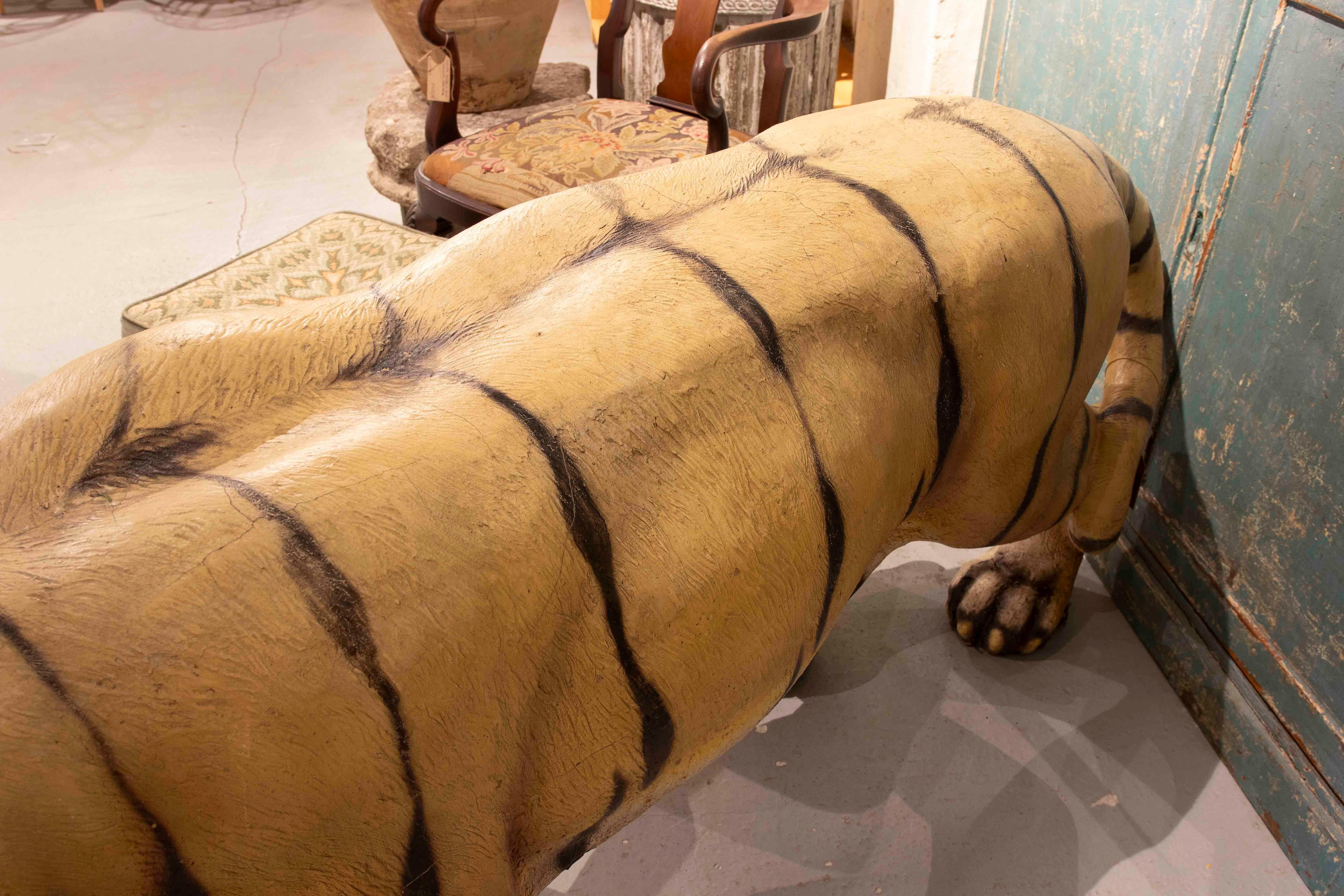 Escultura de tigre de tamaño natural de los años 70 con acabado realista en venta 7