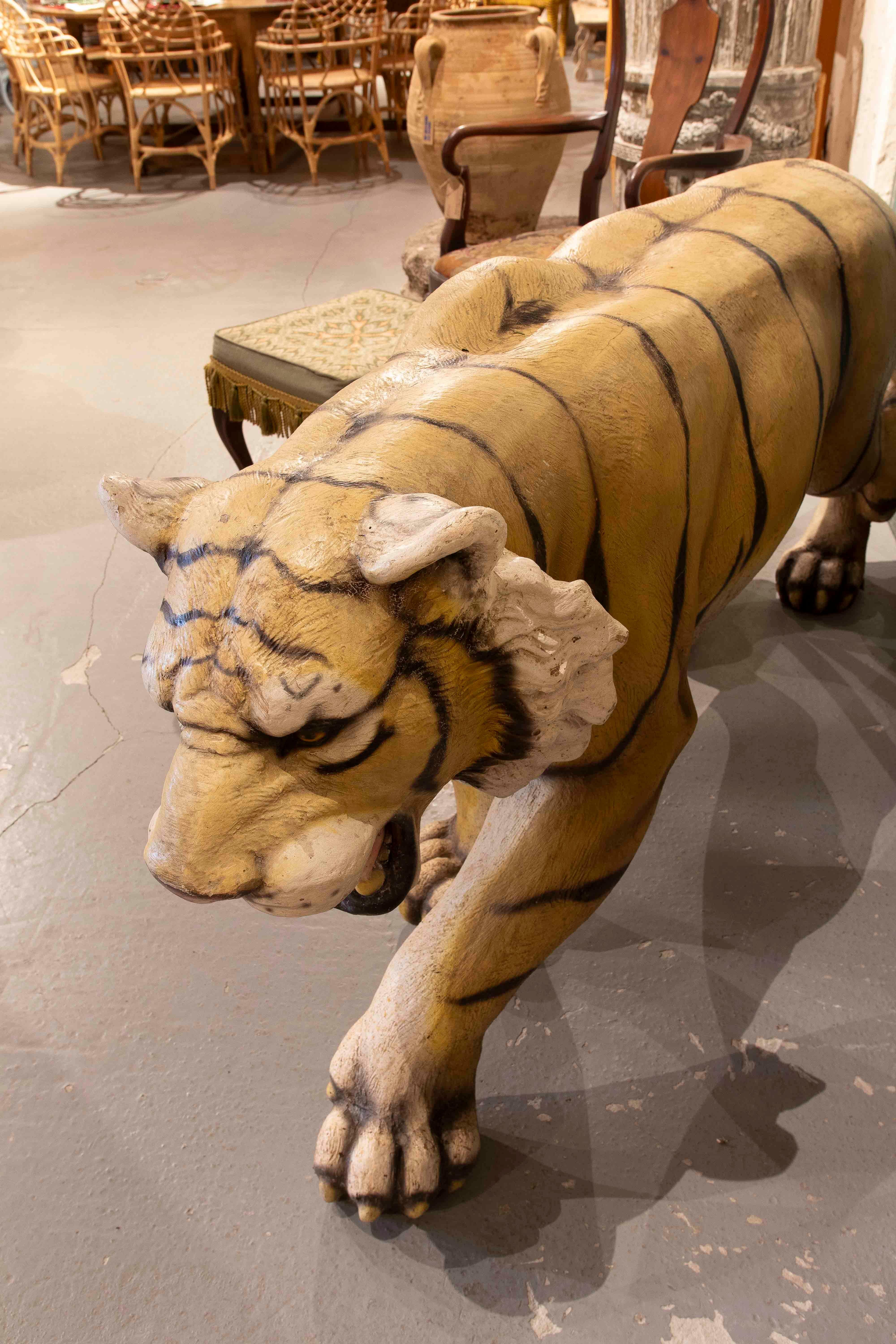 Escultura de tigre de tamaño natural de los años 70 con acabado realista en venta 2