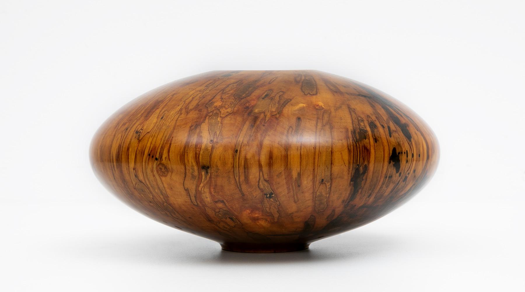 Vase in Maplewood by Philip Moulthrop, 1978, USA.

Magnificent Moulthrop bowl, turned red leopard maple vessel. The stunning pattern originates in the process of wood turning, founded by the Moulthrop family and practiced since three generations.