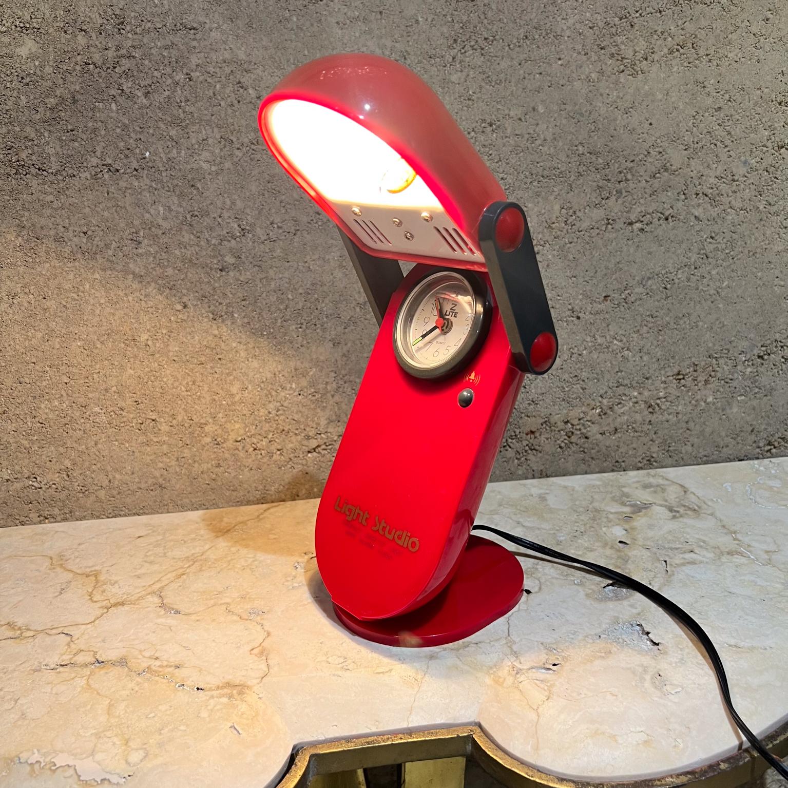 1970s Light Studio Compact Desk Lamp with Alarm Clock In Good Condition For Sale In Chula Vista, CA