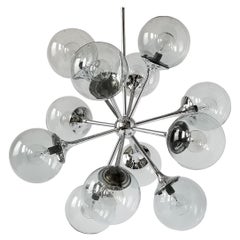 Lampadario Lightolier a 12 bracci in cromo con paralume in vetro, USA, anni '70