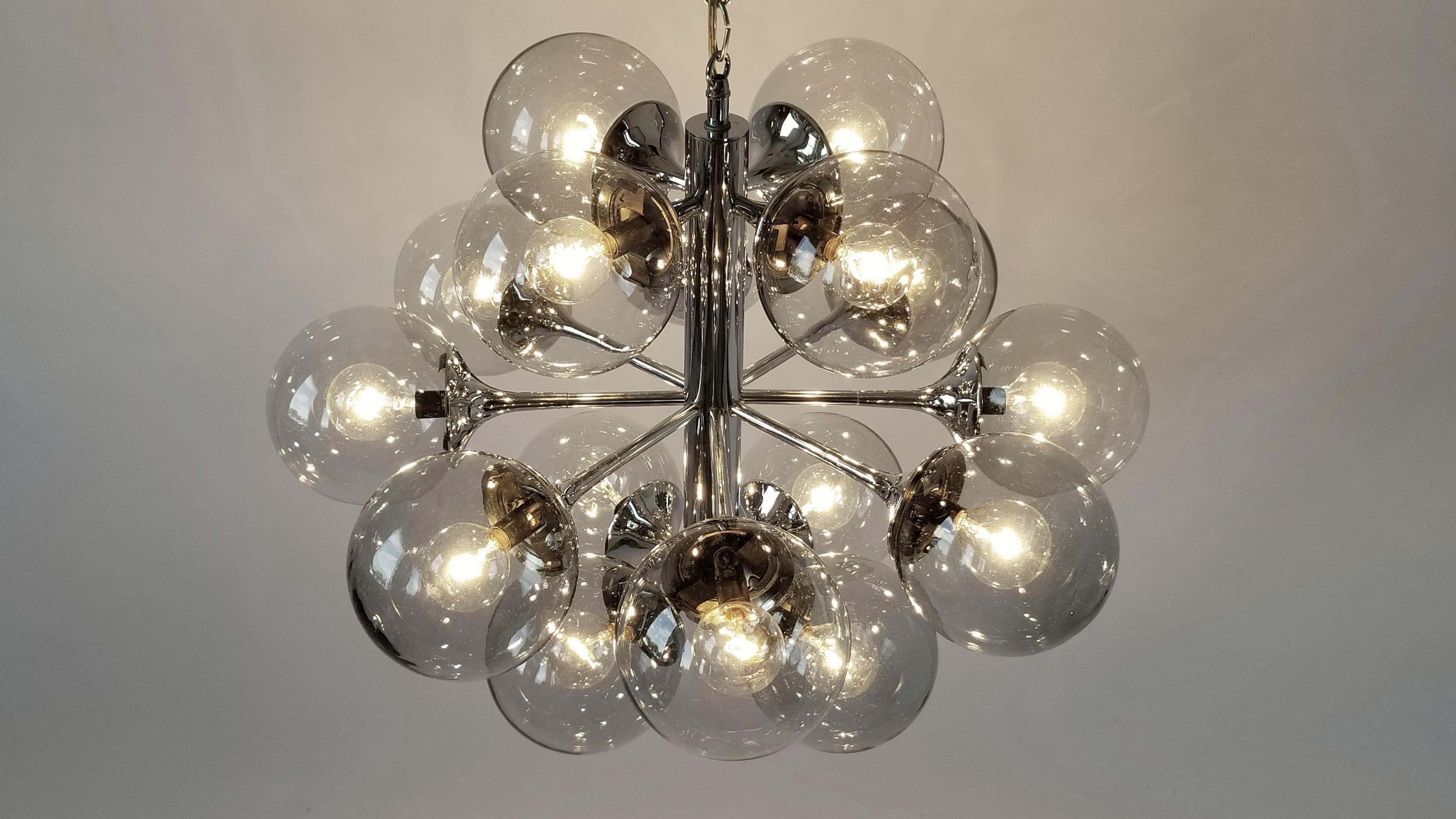 American 1970s Lightolier 16-Arm Chrome Sputnik Style Chandelier with Glass Shade , Usa For Sale