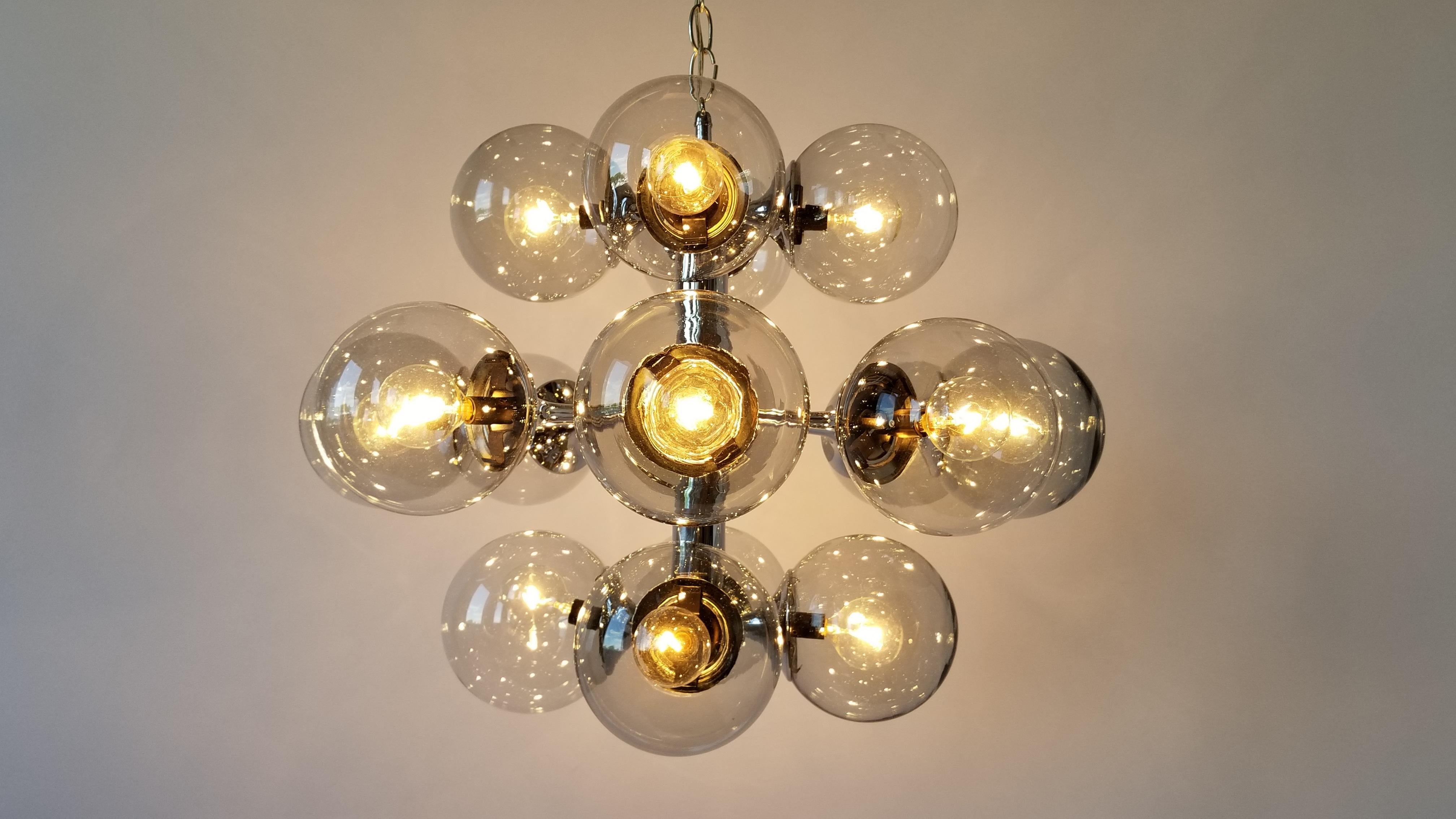 Late 20th Century 1970s Lightolier 16-Arm Chrome Sputnik Style Chandelier with Glass Shade , Usa For Sale