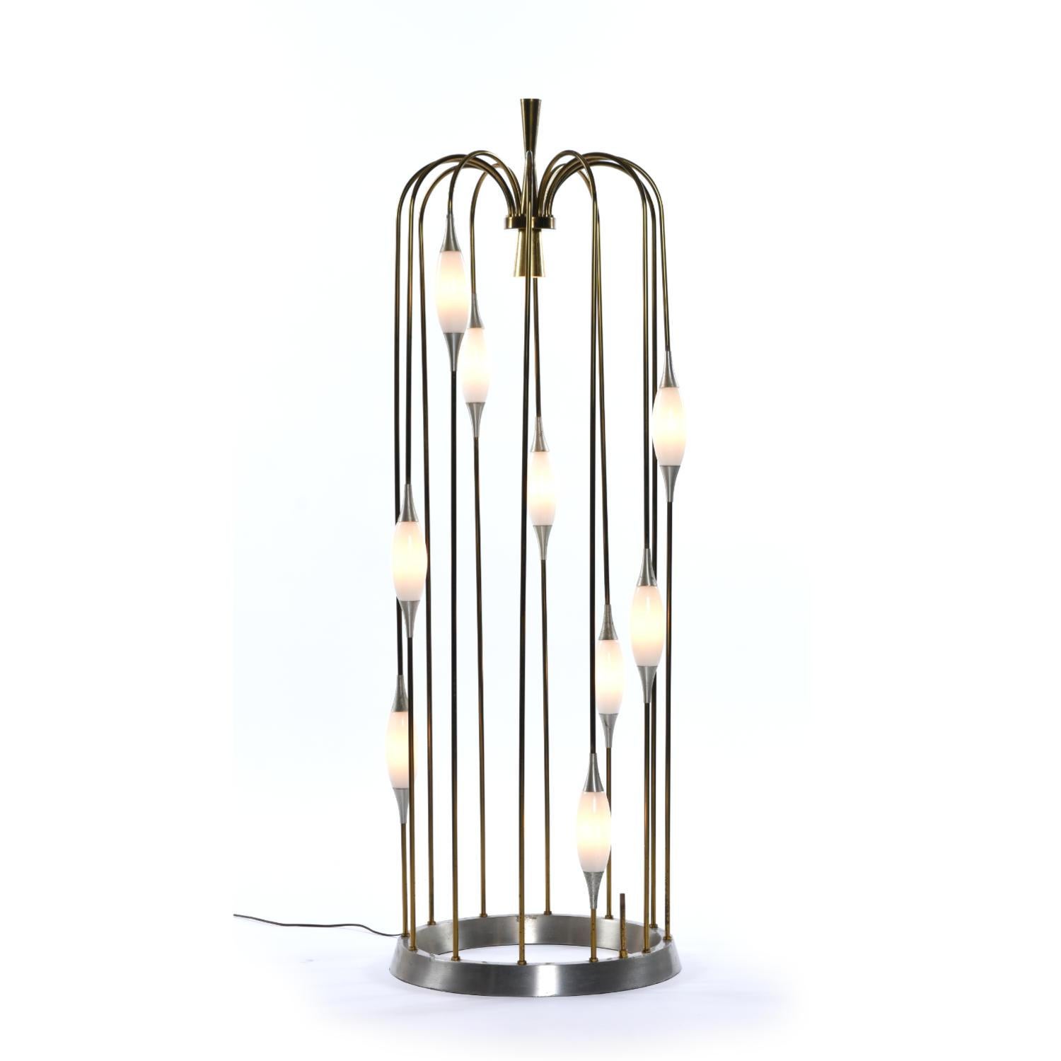 Américain 1970 Lightolier Lampe cage cascade en laiton avec nouveaux diffuseurs en verre blanc en vente