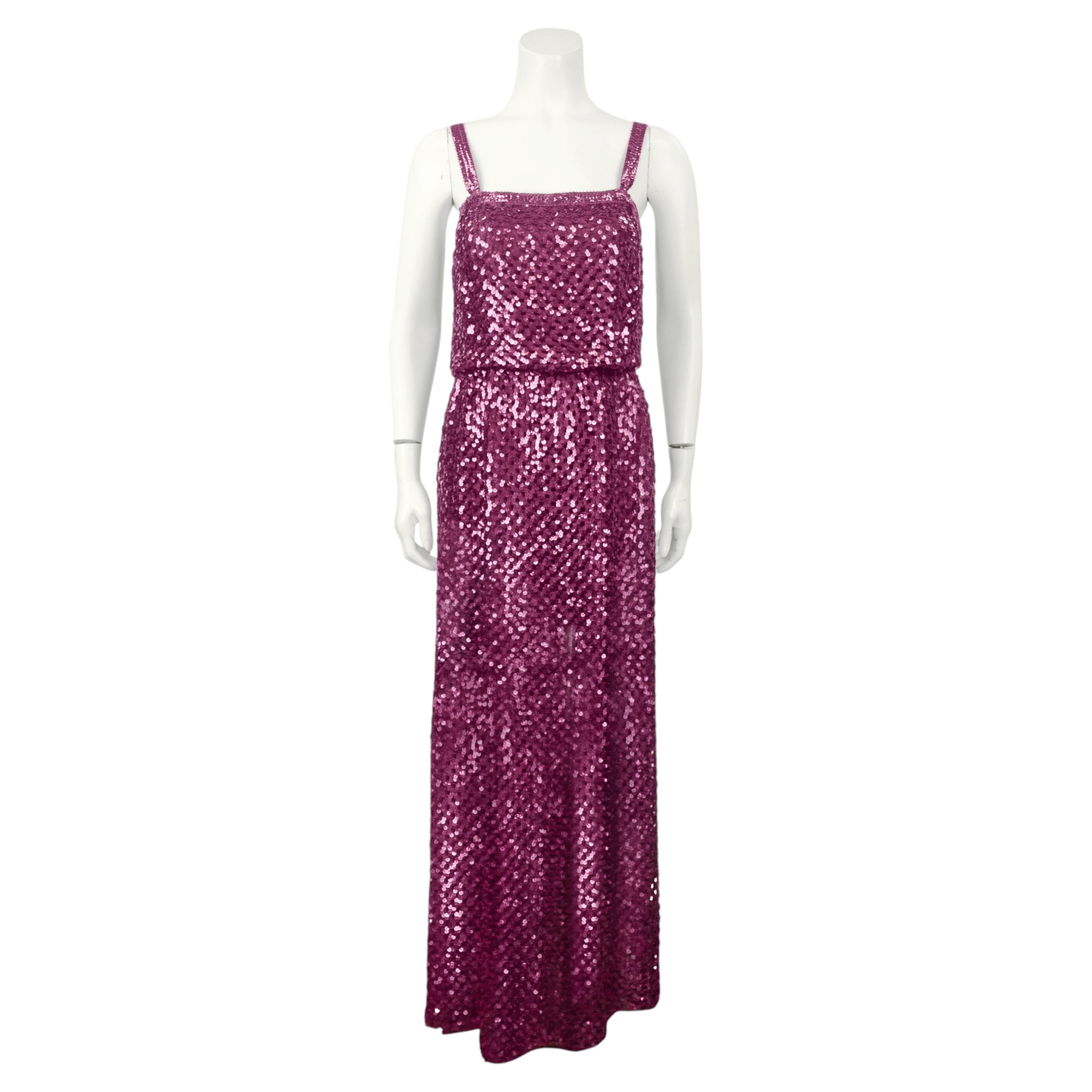 Vestido largo de lentejuelas fucsia de Lillie Rubin, de los años 70