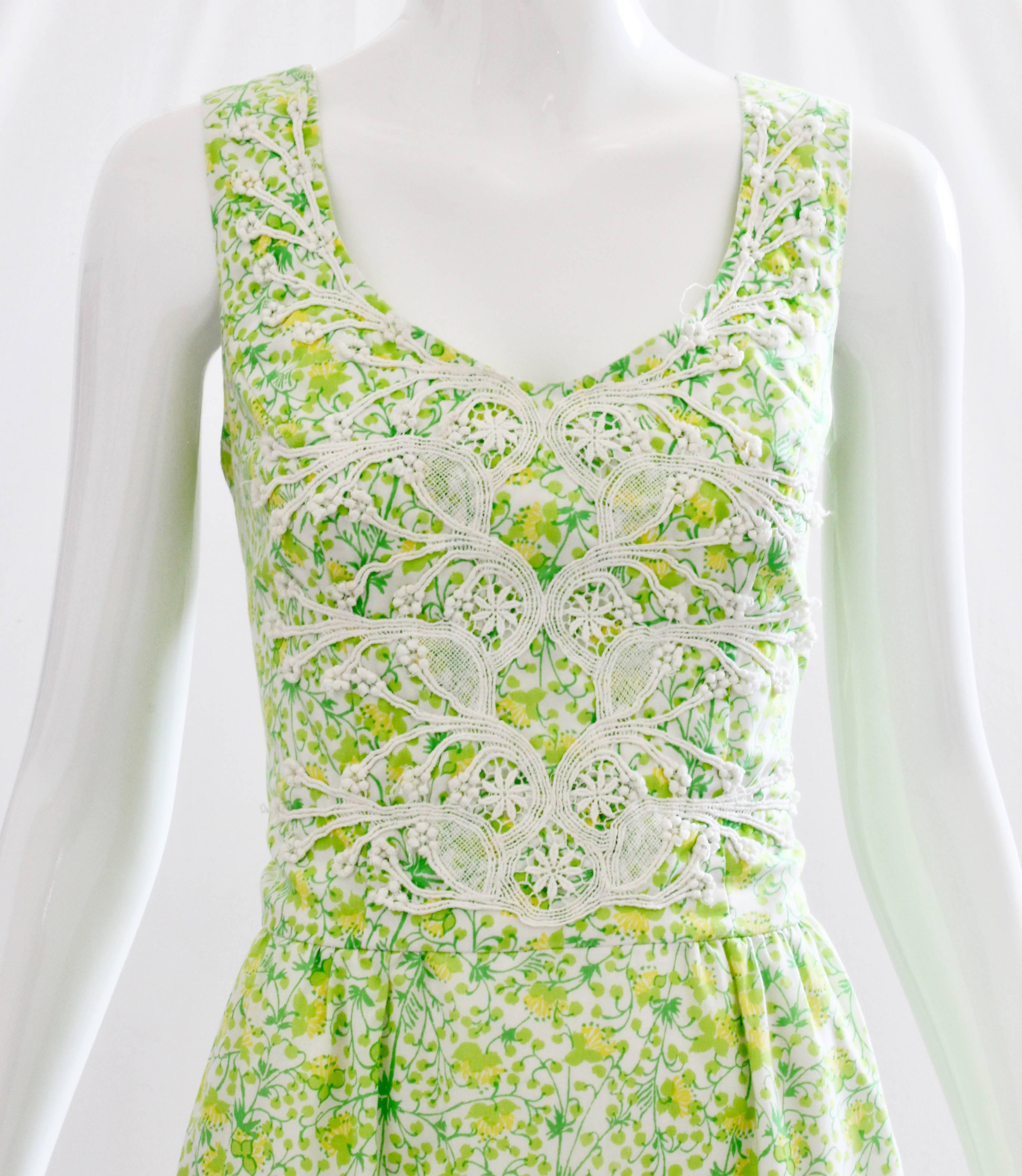 1970s Lilly Pulitzer Floral Print Dress with Lace Detailing Size 8/10 In Good Condition In Port Saint Lucie, FL