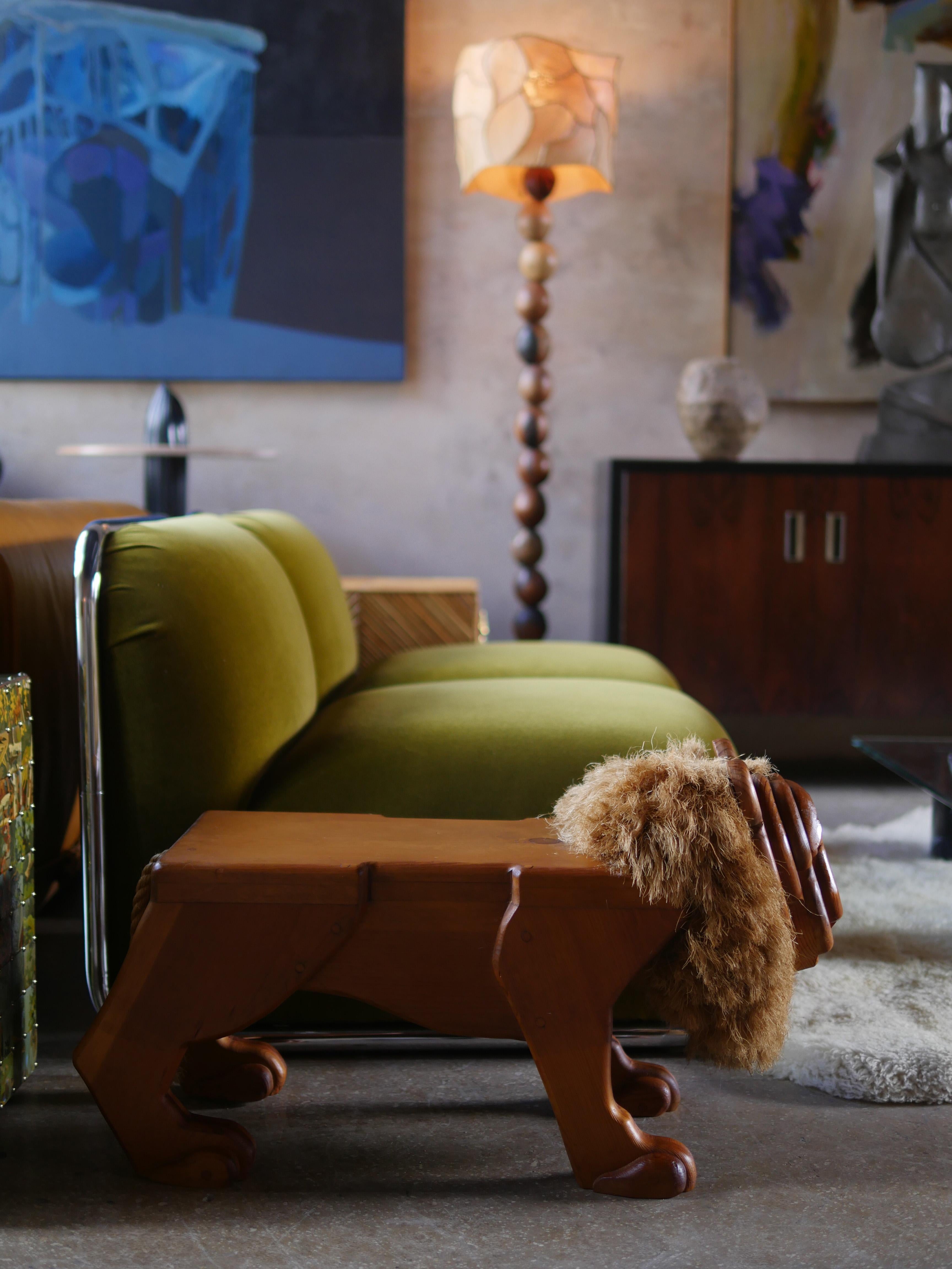 Banc ou table d'appoint Lions en bois et corde des années 1970 Bon état - En vente à Miami, FL