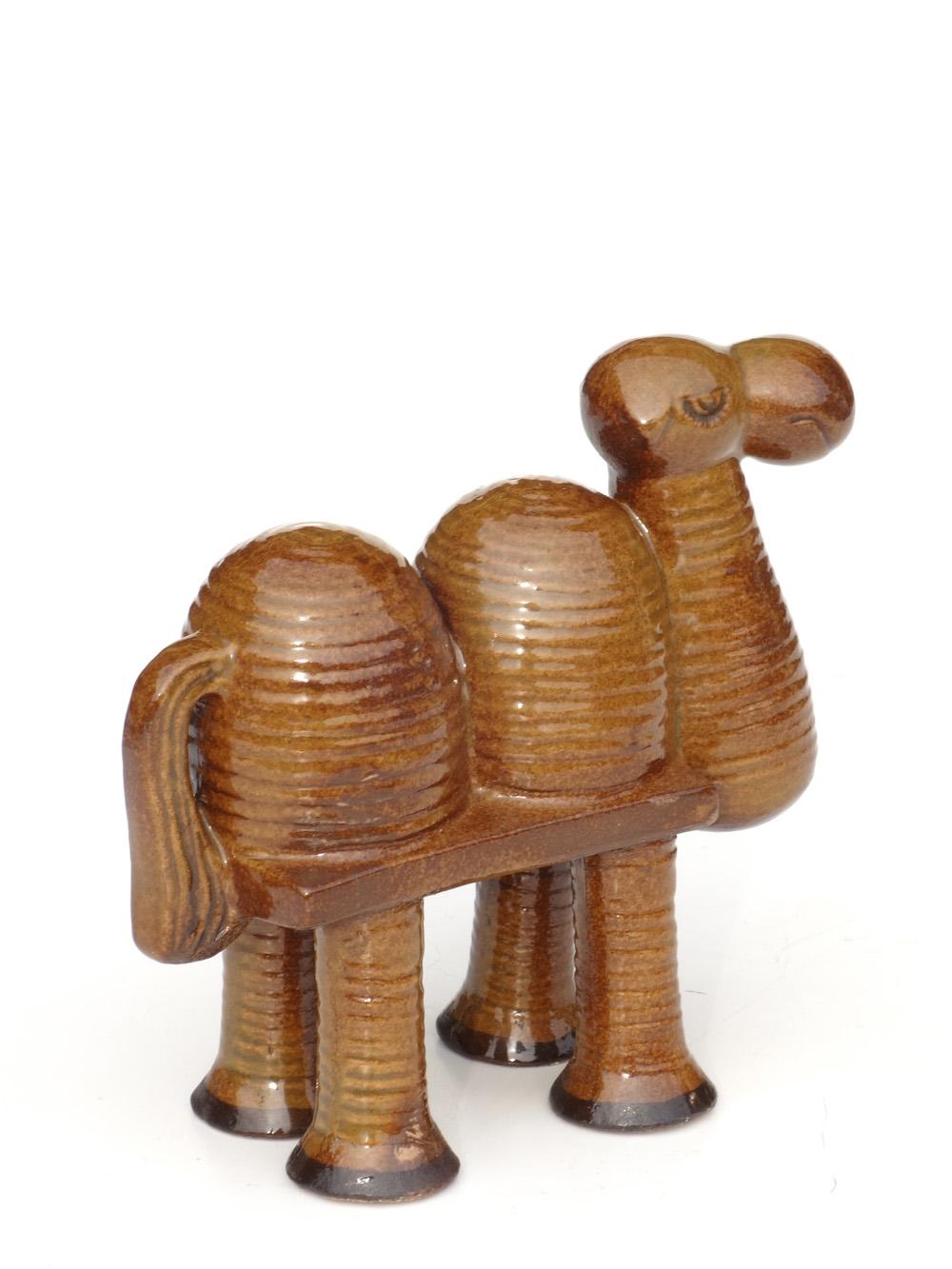 Stoneware animals
Perfect condition.

Camel: H 18 x 19 cm.


 