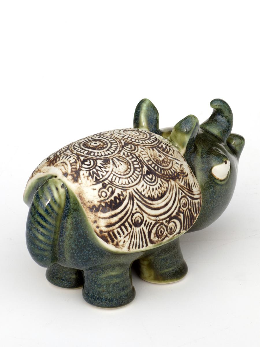 Stoneware animals
Perfect condition.

Measures: Rhino H 10 x 19 cm.

    