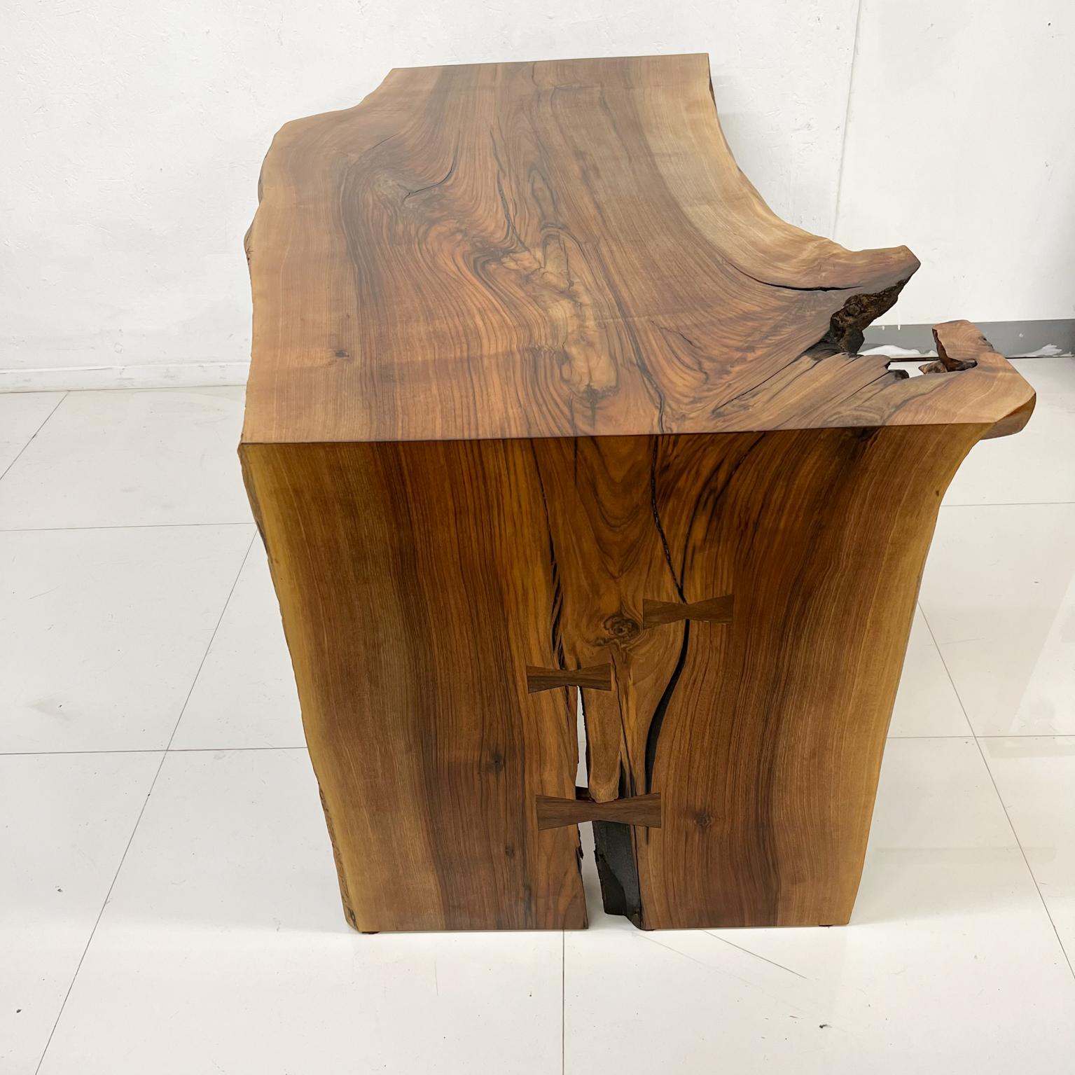 1970er Jahre Live Edge Nussbaum Wasserfall Schreibtisch Inspiration George Nakashima im Angebot 2