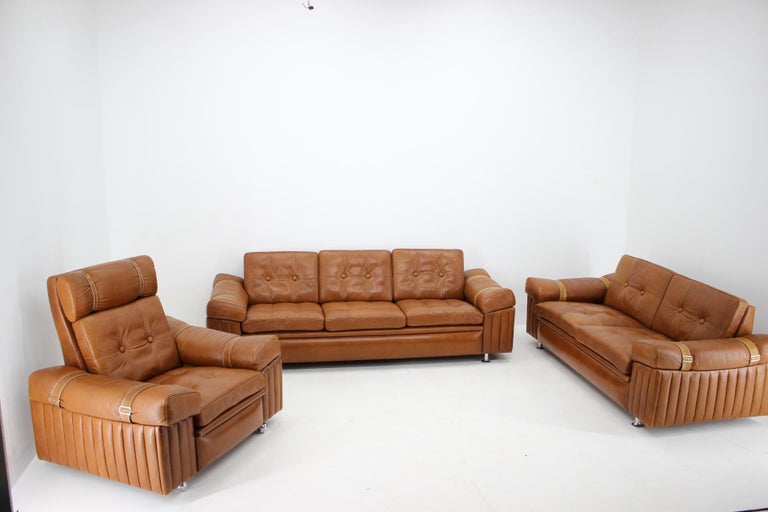 - Dimensions of the two-seat sofa: H: 70 cm (40 cm) W: 170 cm D: 80 cm 
- Dimensions of the armchair: H: 90 cm (40 cm) W: 100 cm D: 80 cm 
- Good original condition with insignificant signs of use.